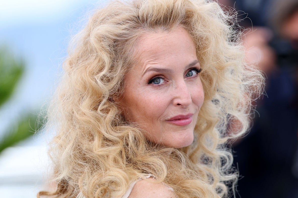This gory, sexy horror movie could finally win Gillian Anderson an Oscar