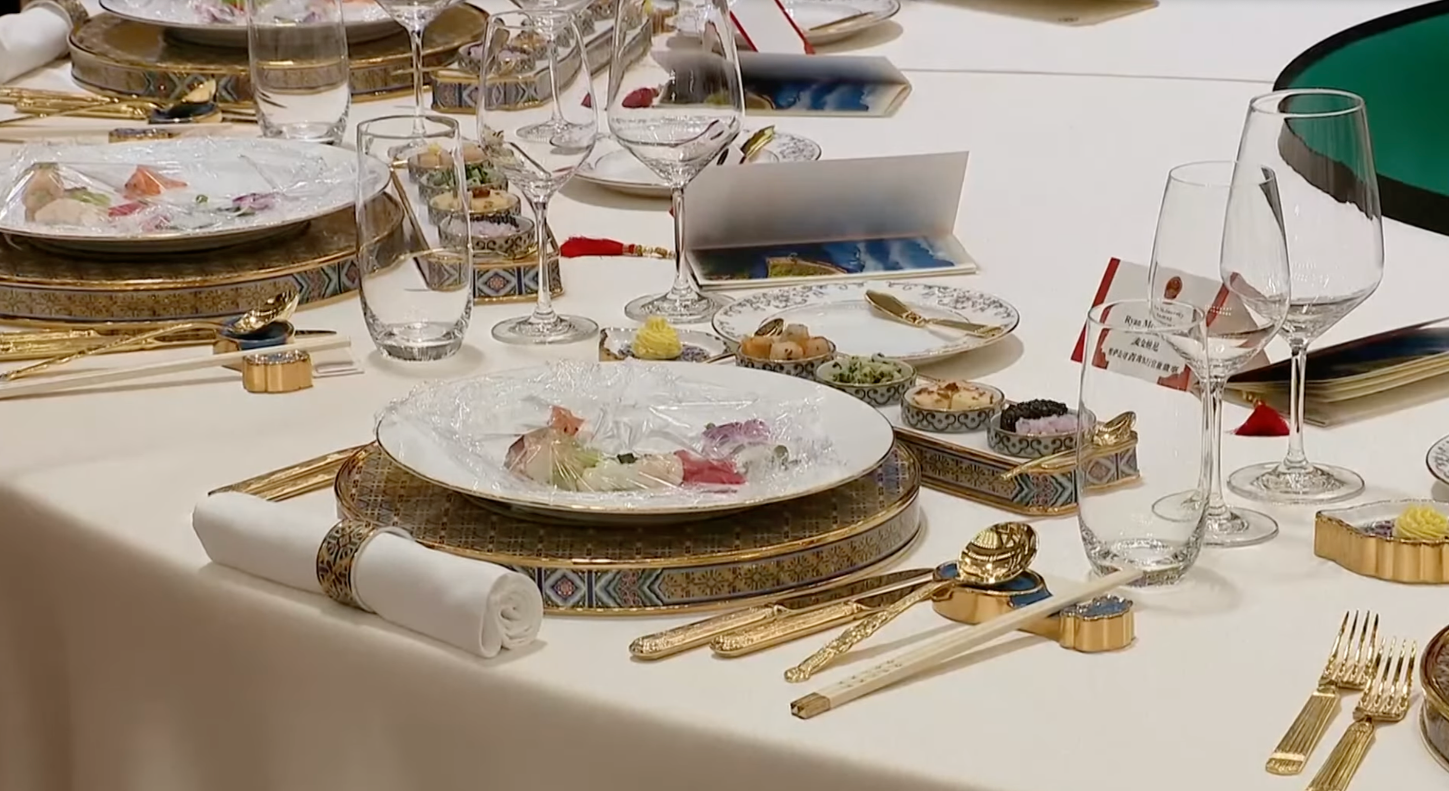 A sheet of hors d'oeuvres was served to start