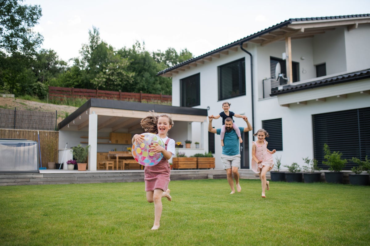 5 ways to maximise your garden this summer 5 ways to maximise your garden this summer