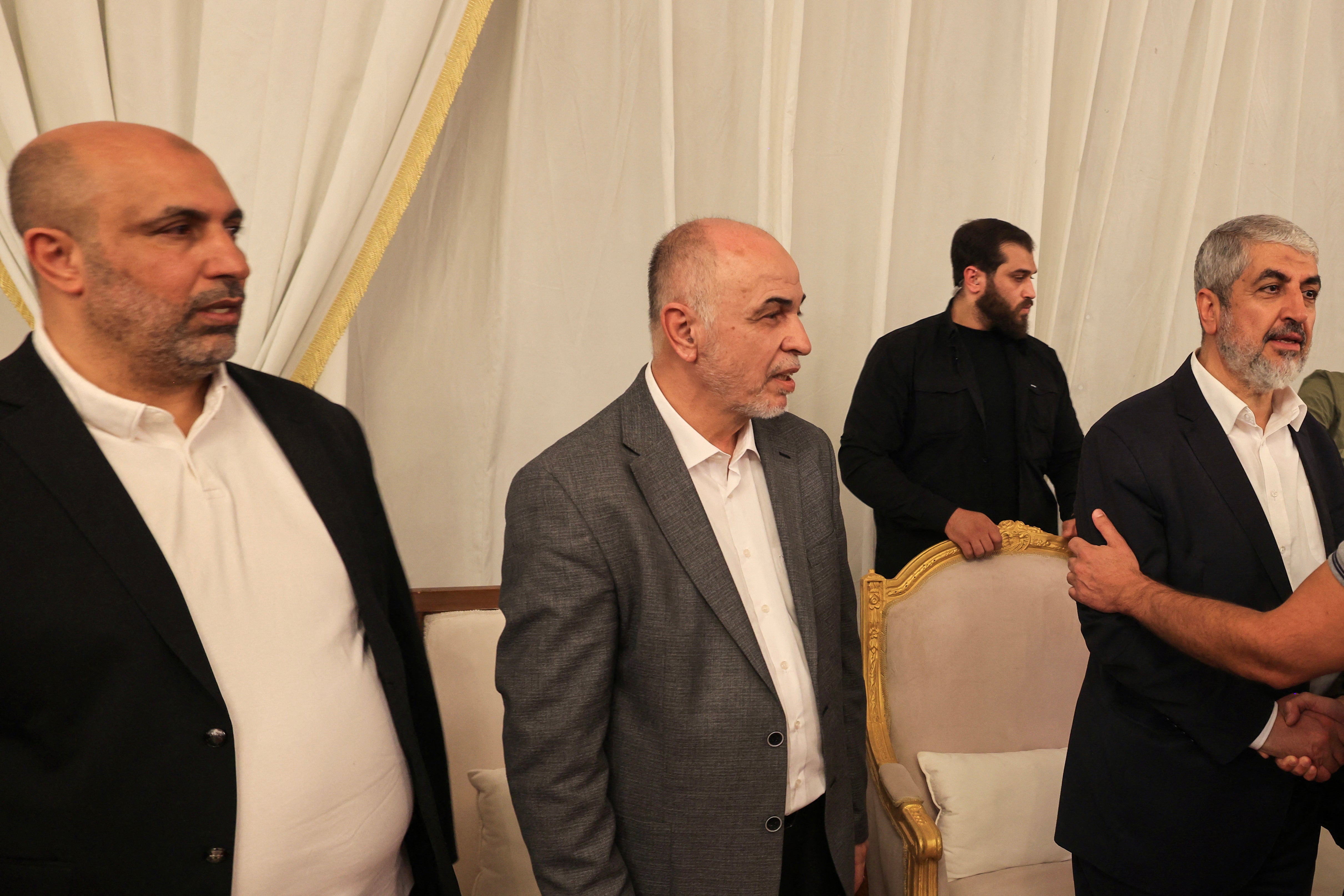 Slijeva (u prvom planu): visoki dužnosnik Hamasa Zaher Jabarin; predsjednik savjetodavnog vijeća grupe Mohammed Ismail Darwish, poznat kao Abu Omar Hassan; i visoki dužnosnik Palestinskog pokreta Khaled Mashal