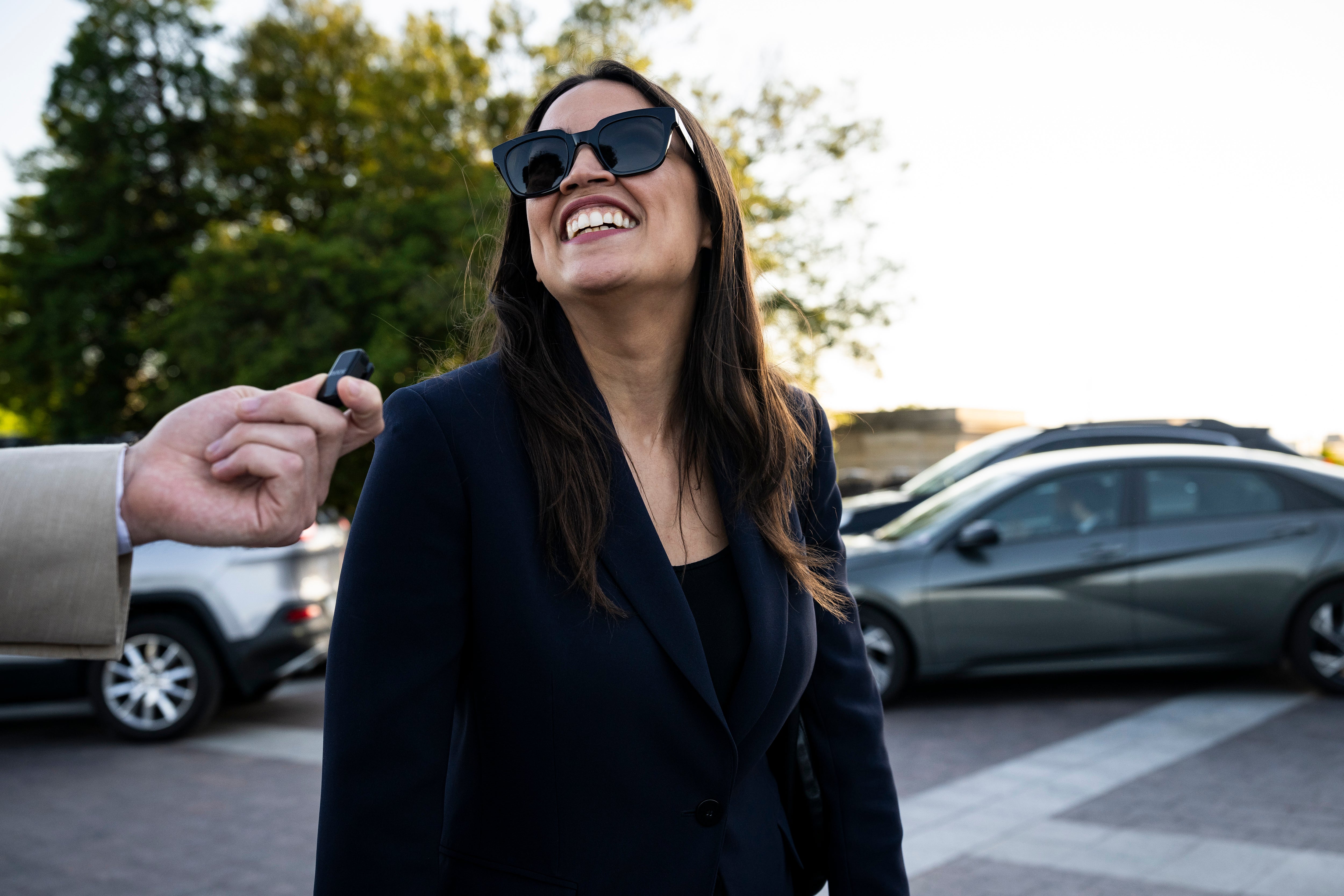 U novom dokumentarcu Trumpove pristaše pronalaze nevjerojatnog saveznika u njujorškoj kongresnici Alexandrii Ocasio Cortez u njihovoj borbi protiv Meta podatkovnog centra u njihovom okrugu za koji tvrde da zagađuje tamošnju vodu