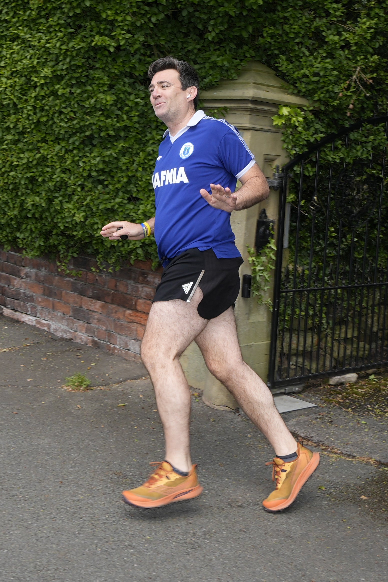 A vintage Everton shirt for a morning run slash photo app