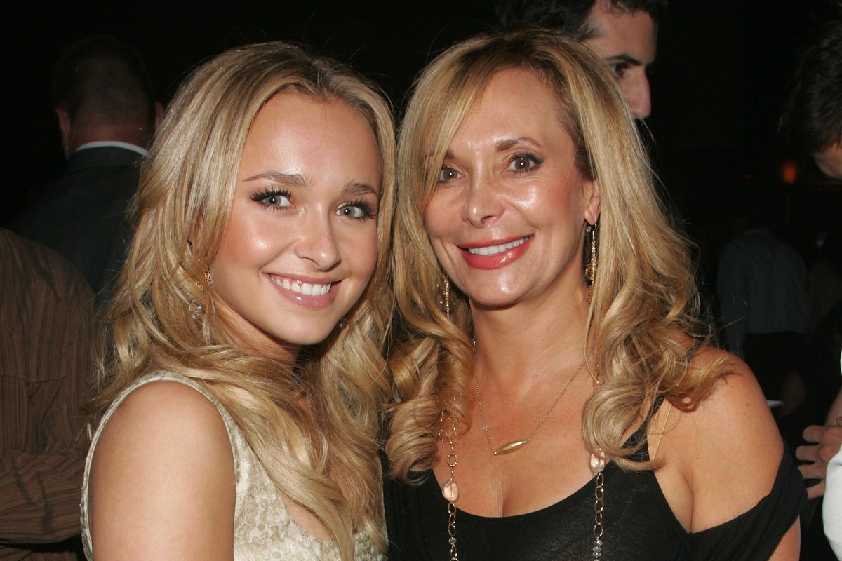 Hayden Panettiere says mother superglued baby teeth back in her mouth for acting jobs Hayden Panettiere says mother superglued baby teeth back in her mouth for acting jobs