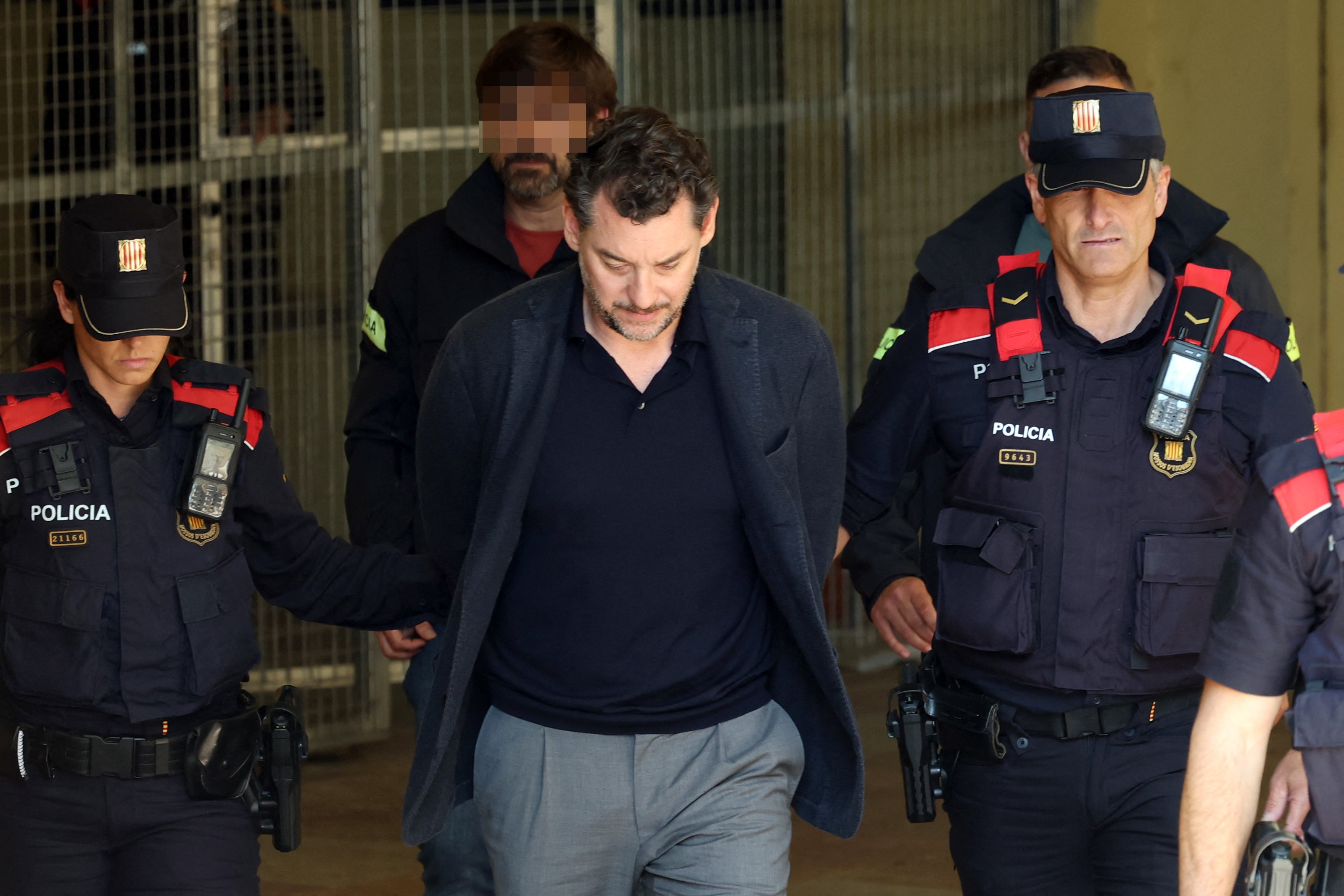 Jonathan Andic (45) uhićen je u utorak pod sumnjom za ubojstvo i pojavio se s lisicama pred zgradom suda u Martorellu, gradu blizu Barcelone