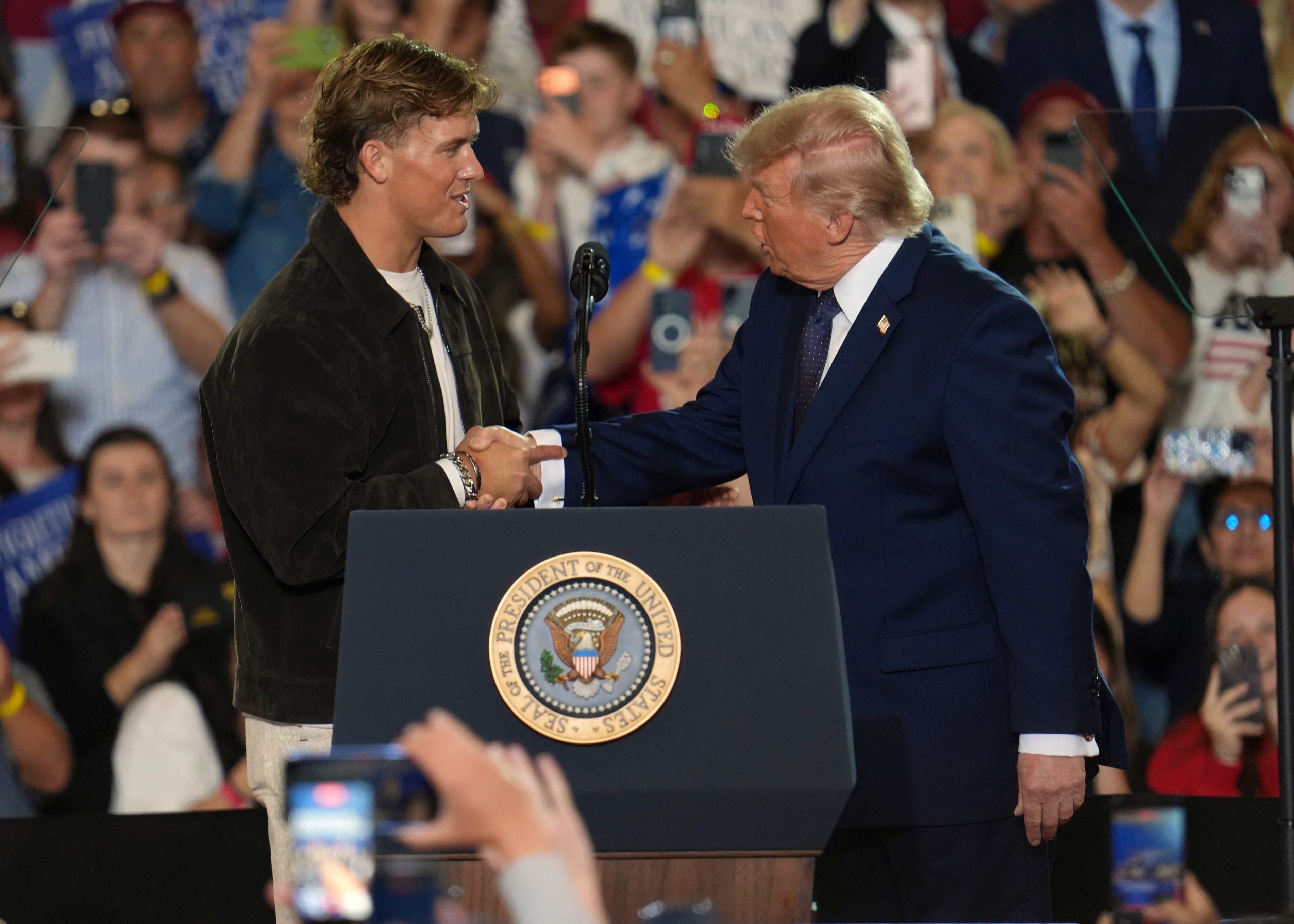 Jaxson Dart apresentou Donald Trump em um evento do Fighting For American Workers em Nova York
