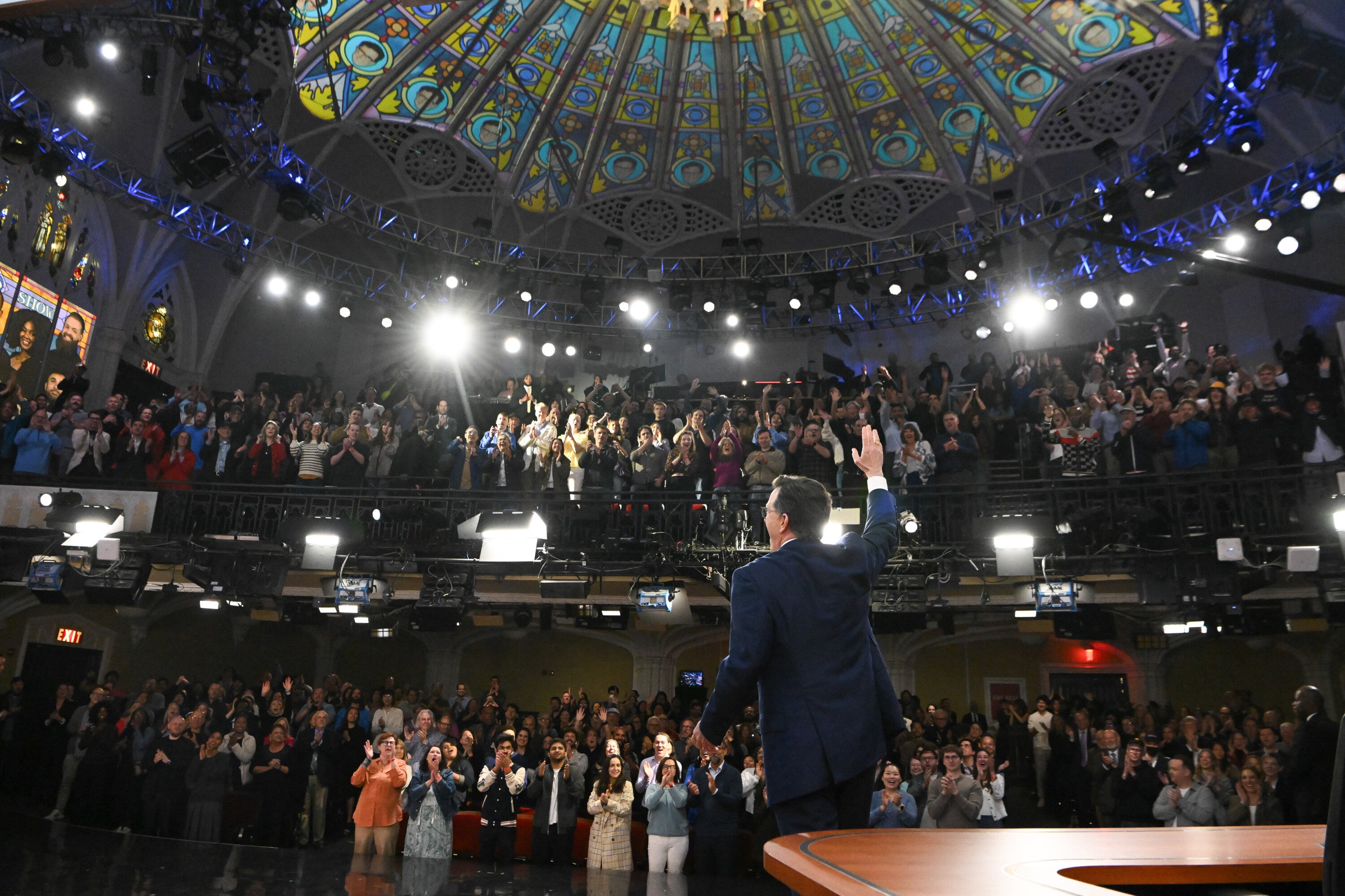 Stephen Colbert waves to the audience in New York's Ed Sullivan Theater during the final episode of 'The Late Show'