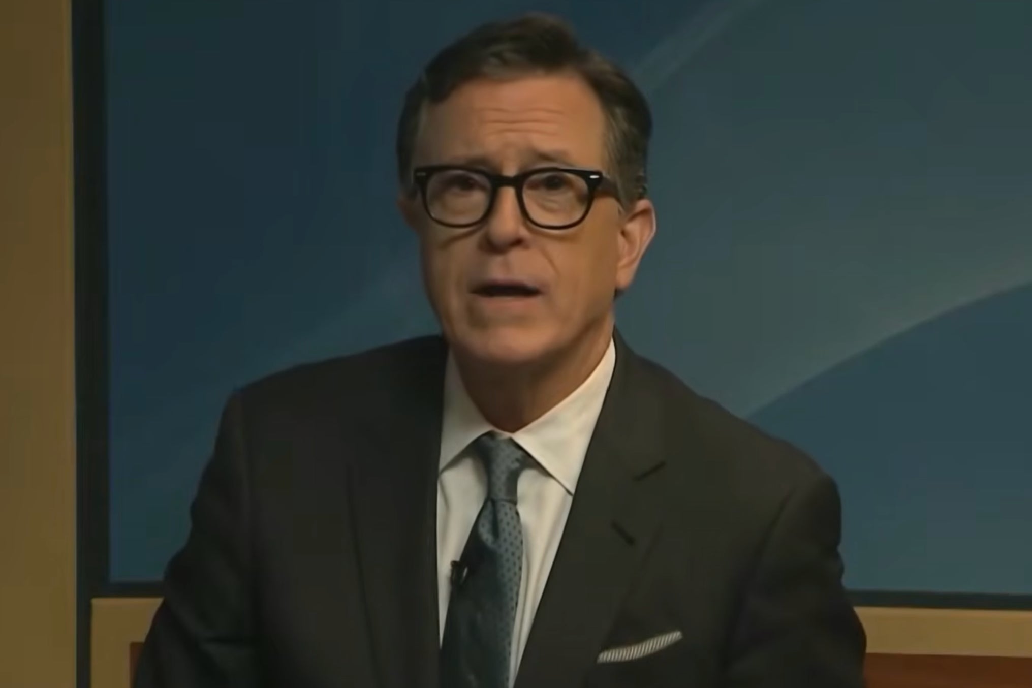 Stephen Colbert presenteert de lokale show 'Only in Monroe' in Michigan een avond na de finale van 'The Late Show'