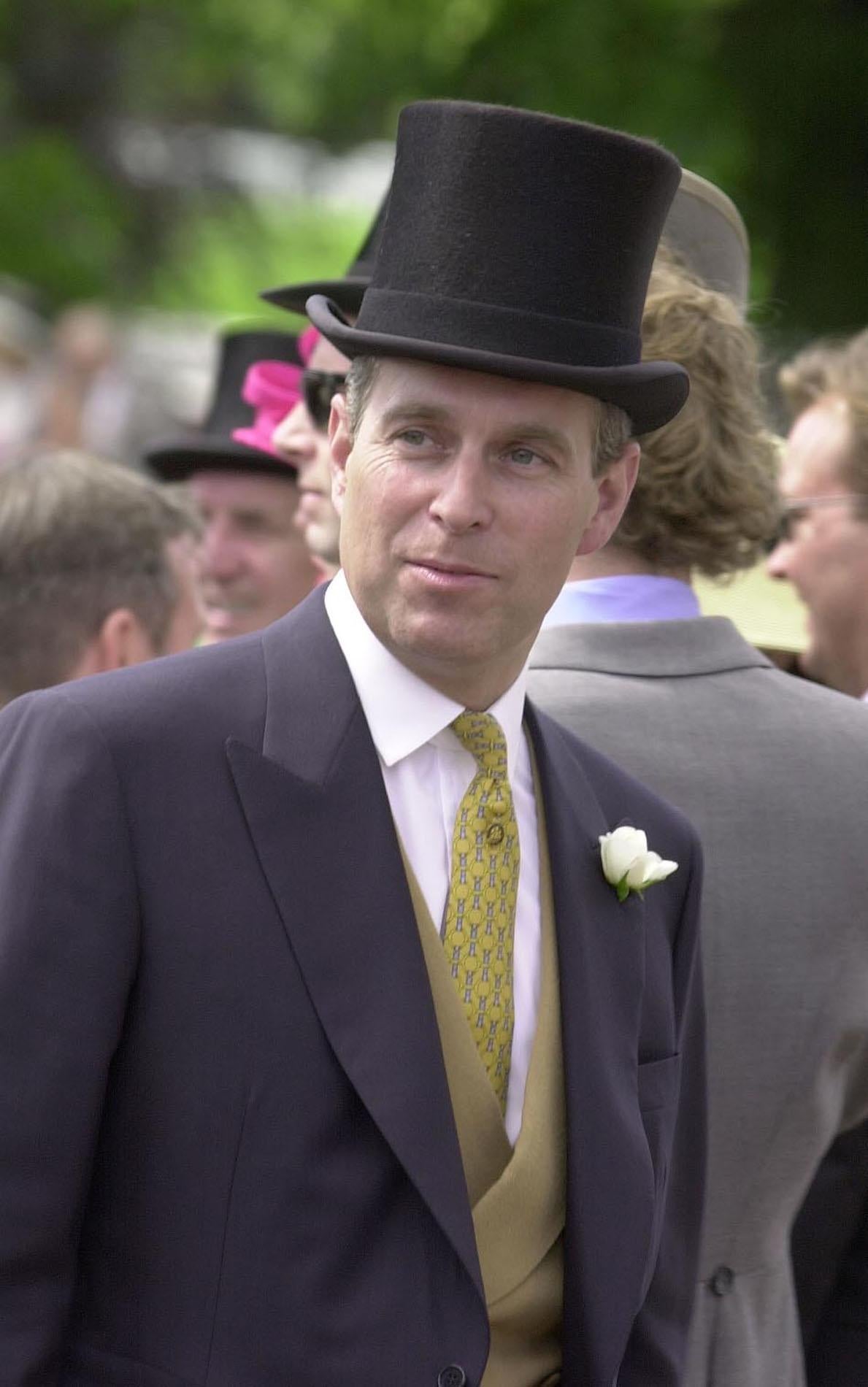 Según los informes, los agentes que investigan a Andrew Mountbatten-Windsor están investigando una acusación de que se comportó de manera inapropiada con una mujer en Royal Ascot.