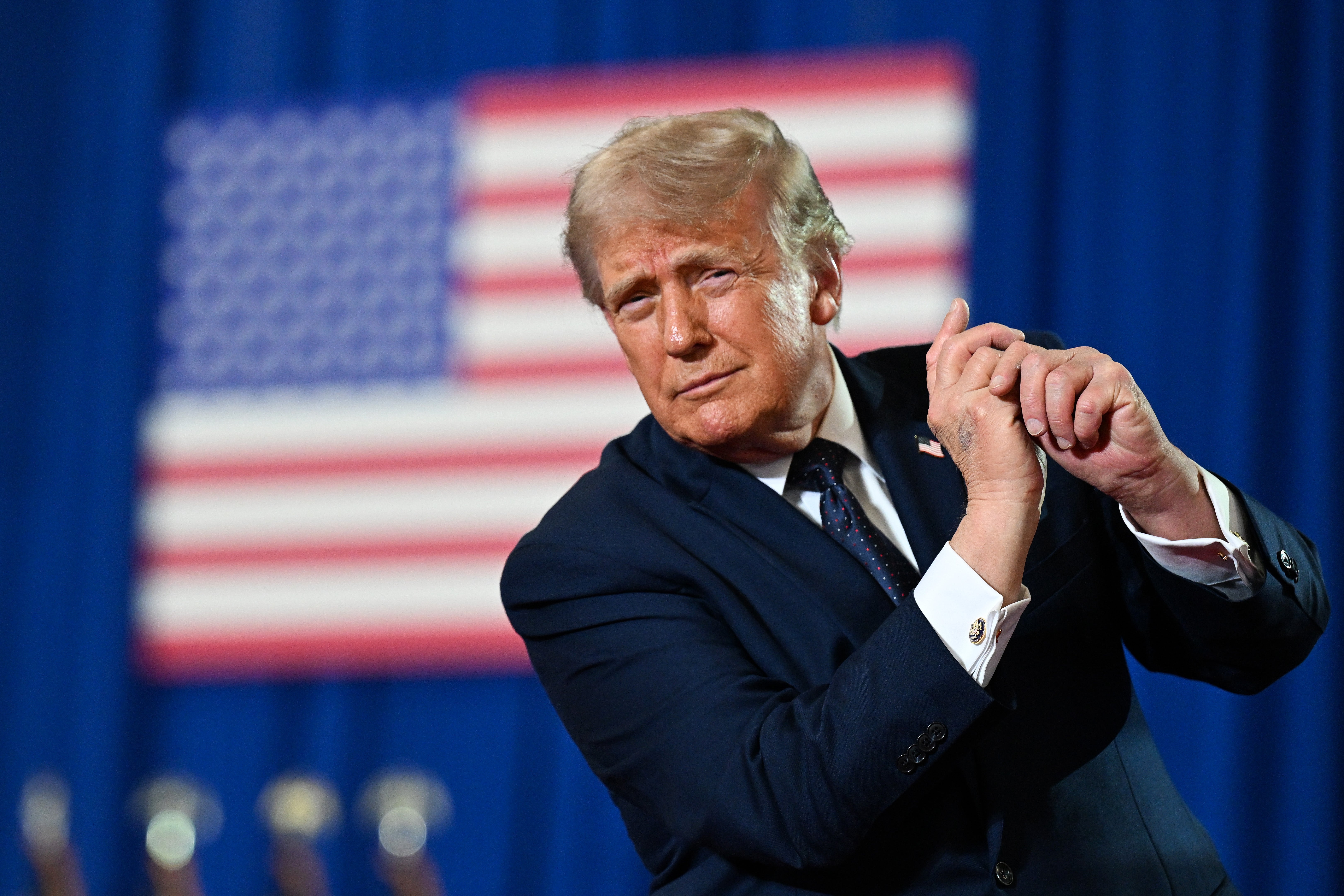 Donald Trump não compareceu ao casamento do filho por causa do conflito dos EUA com o Irã