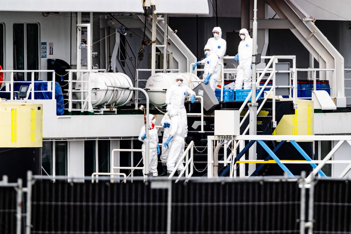 Passengers evacuated from hantavirus-hit cruise ship must now spend 42 days in quarantine