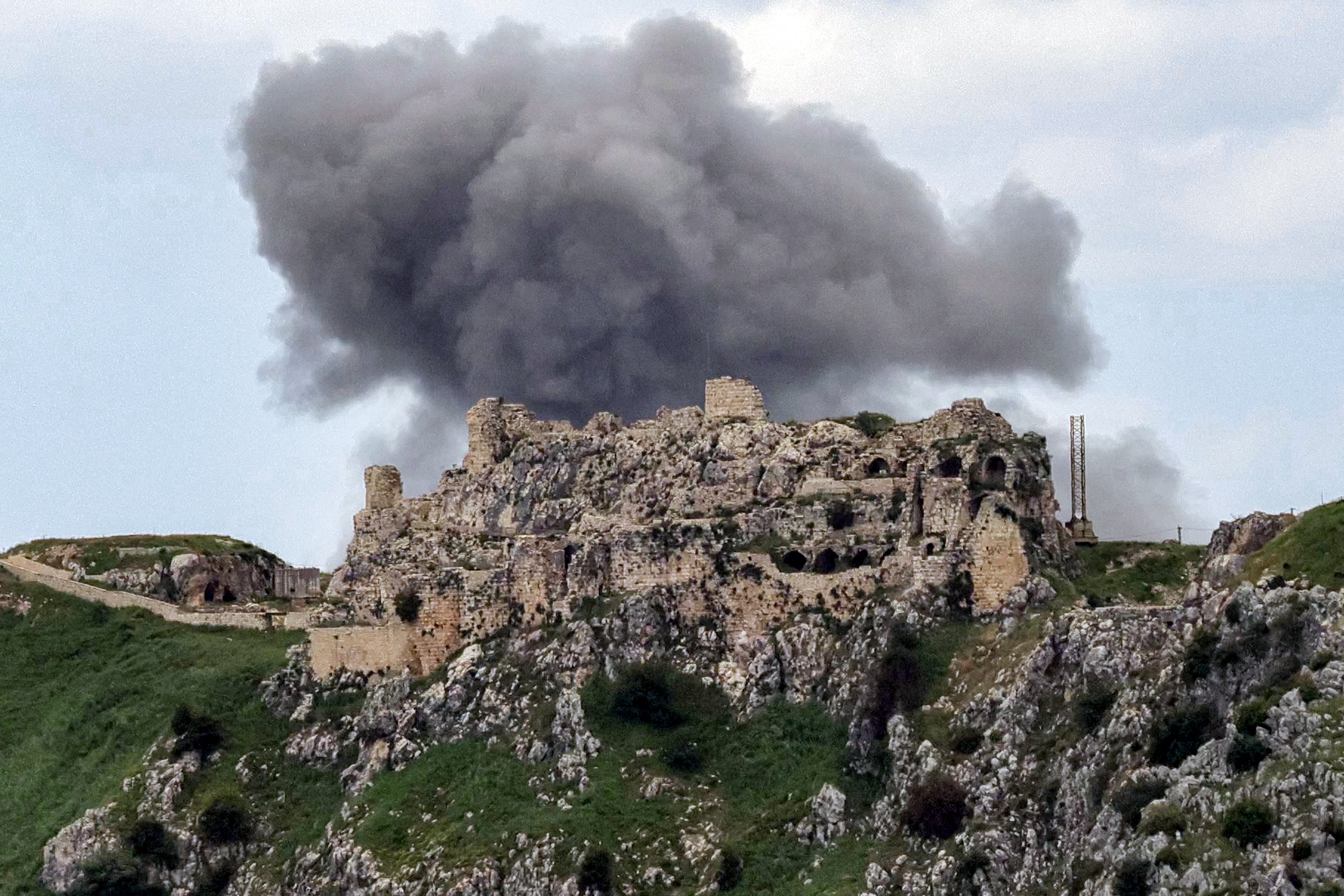 Područje okolo je prethodno bombardirano, kao što je prikazano na ovoj slici od 6. svibnja