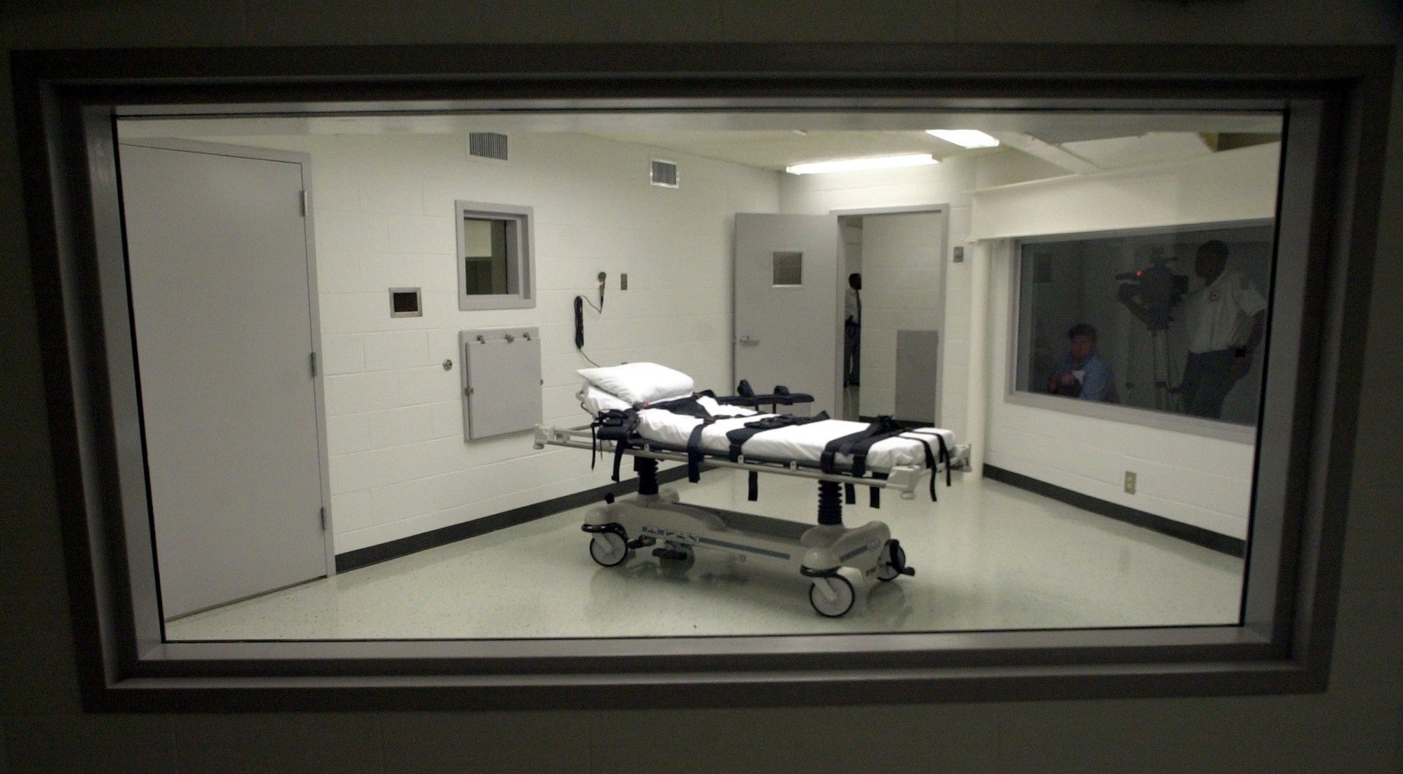 Alabama's lethal injection enclosure astatine nan Holman Correctional Facility successful Atmore