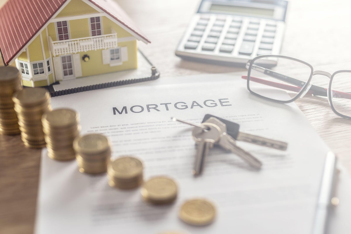 Inflation relief could ‘trigger a mortgage price war’ as interest rates predicted to fall