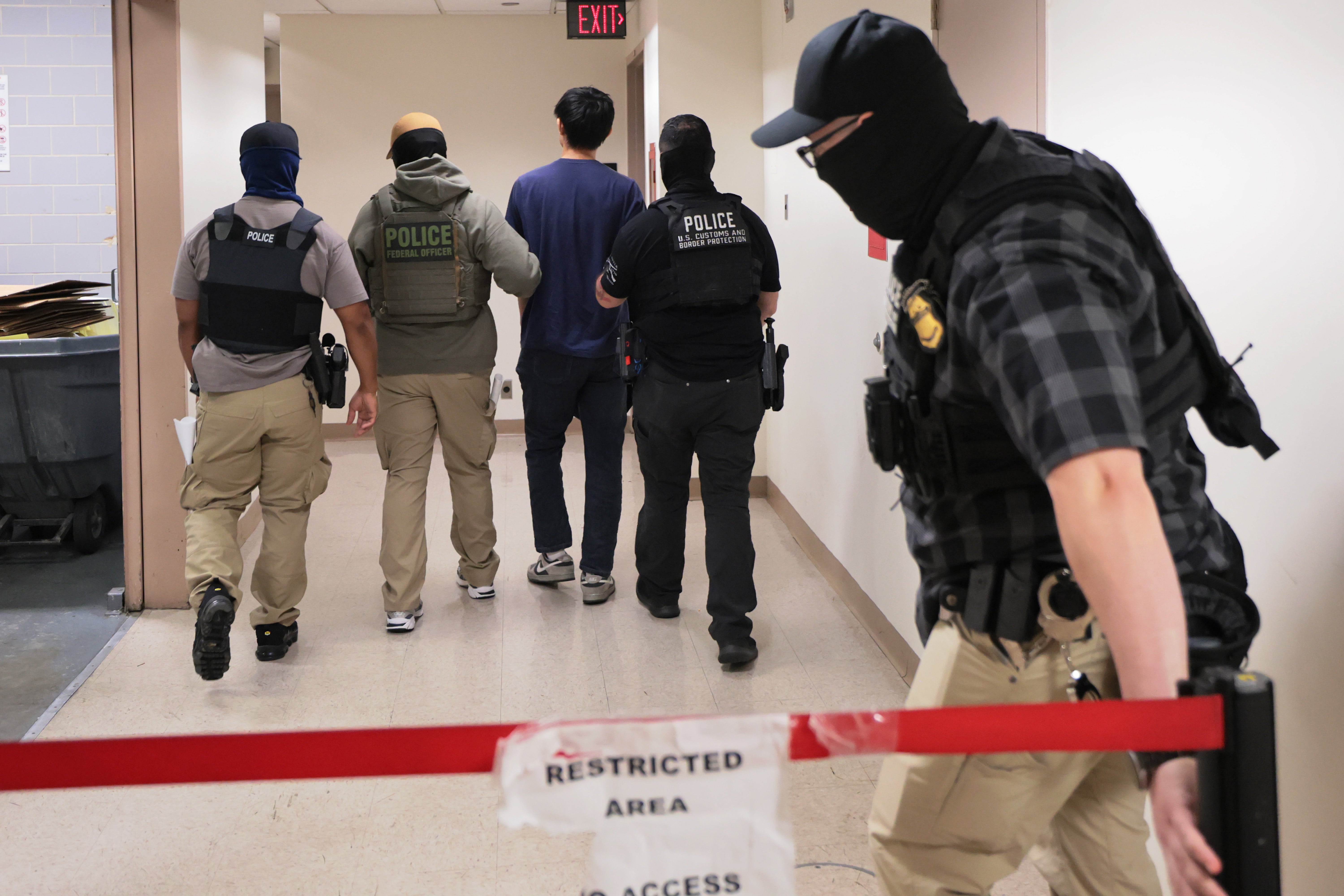 Emails, matter messages and grounds successful a suit complete conditions astatine a makeshift detention halfway wrong a Manhattan skyscraper look to show ICE officials feared conditions were deteriorating while many times raising reddish flags to their colleagues successful 2025