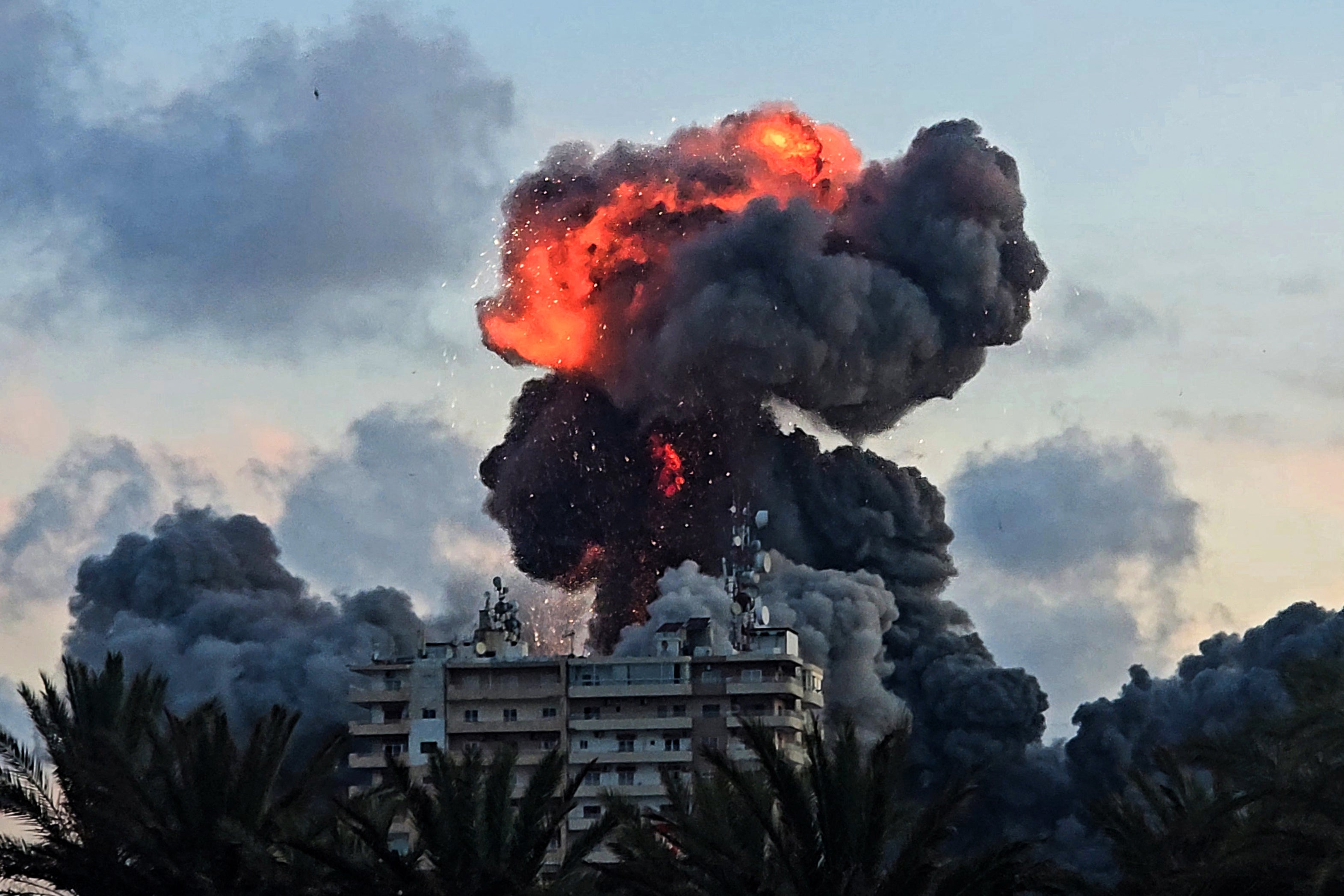 The hold comes amid ongoing fighting successful confederate Lebanon betwixt Israeli troops and Hezbollah fighters