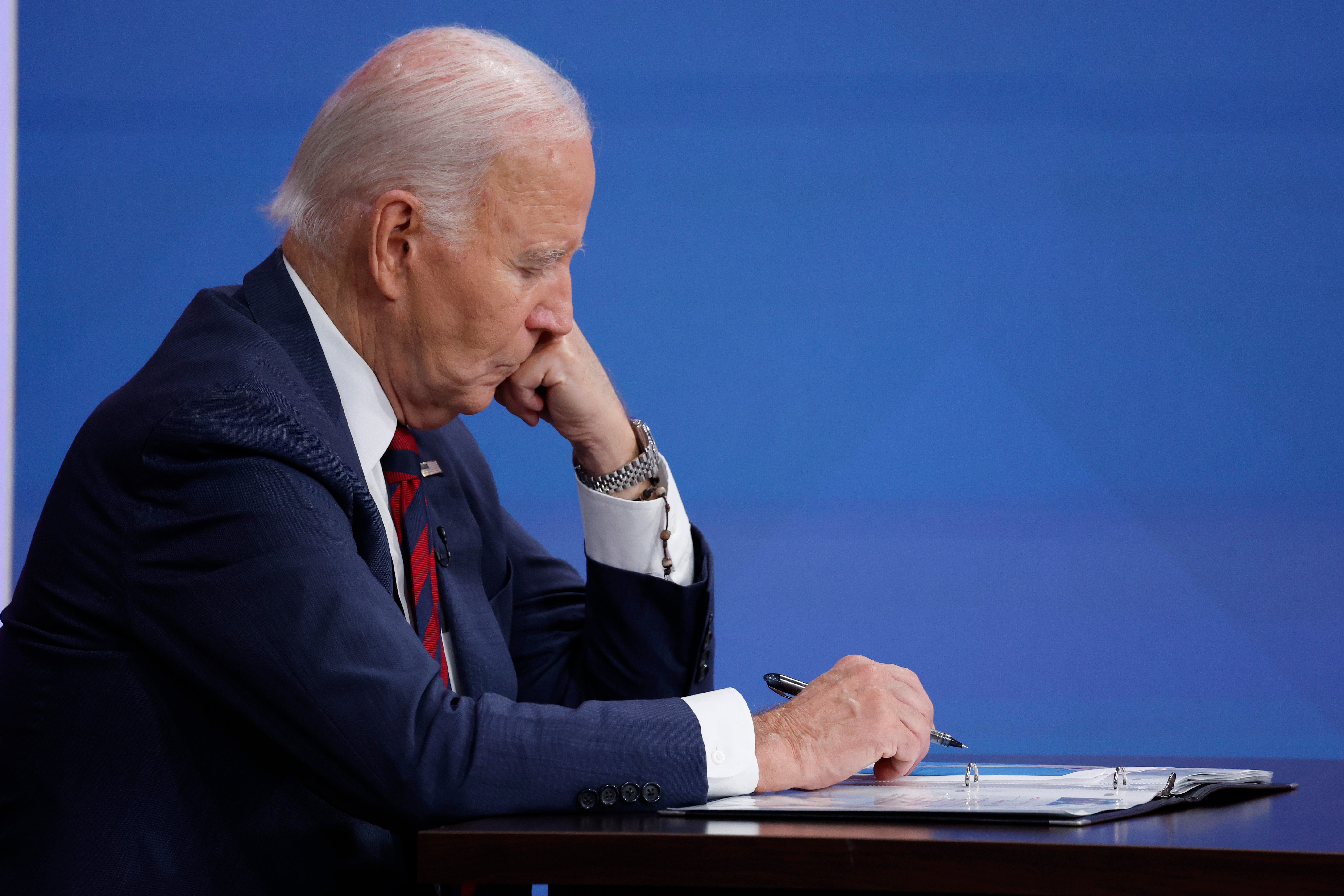 Former President Joe Biden was successful attendance astatine nan event, his woman took nan opportunity to mention to him arsenic “handsome”
