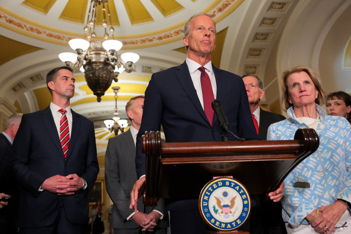 Senate Abandons Trump: New Ice Funding Bill Leaves Out $1b For Ballroom, $1.8b ‘slush Fund’