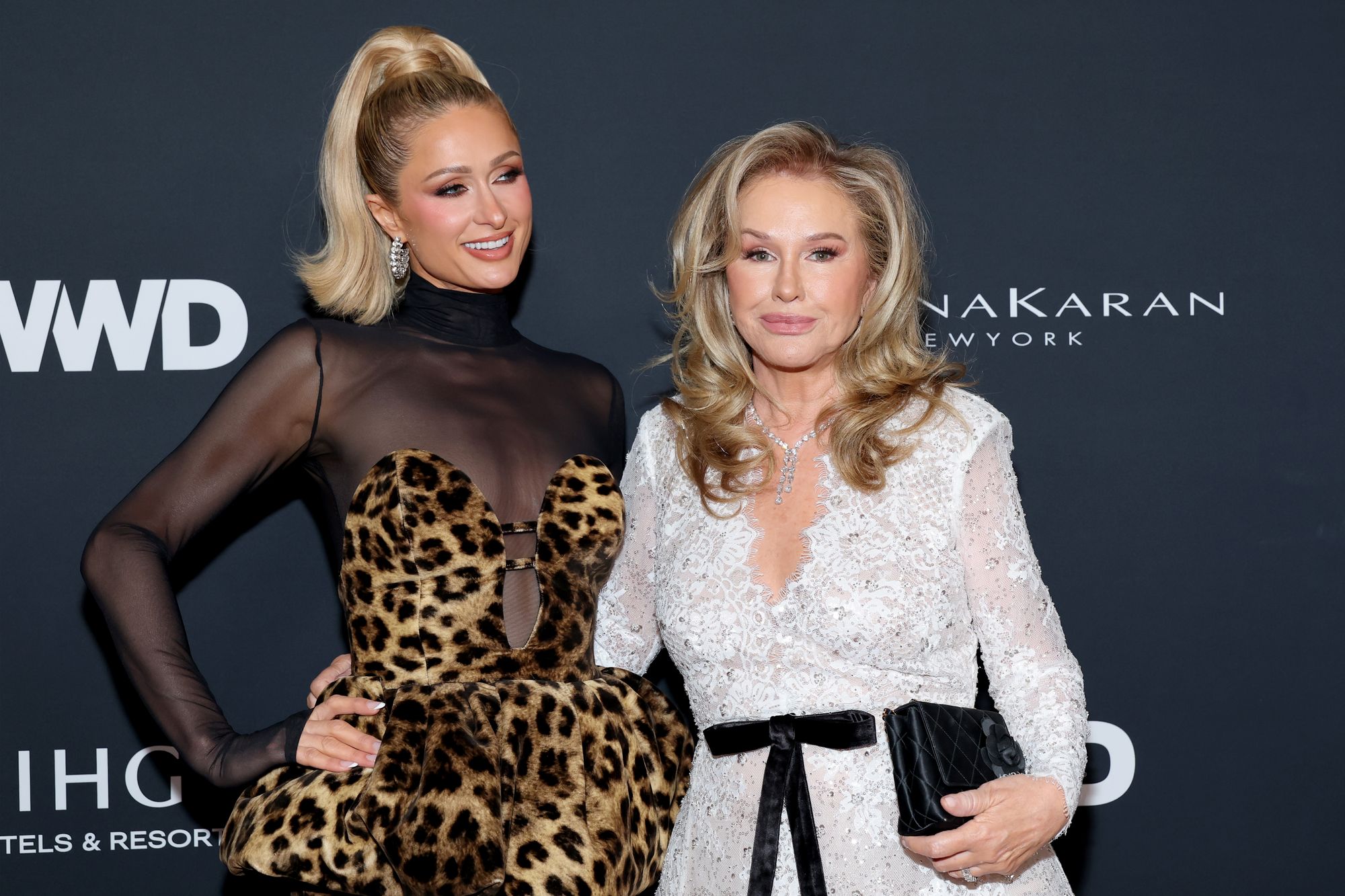 Kathy Hilton é a mãe da estrela do reality show Paris