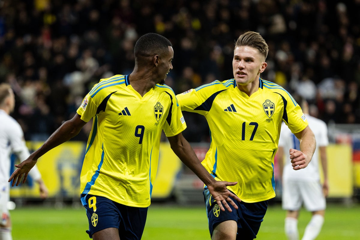 Alexander Isak and Viktor Gyokeres with Sweden