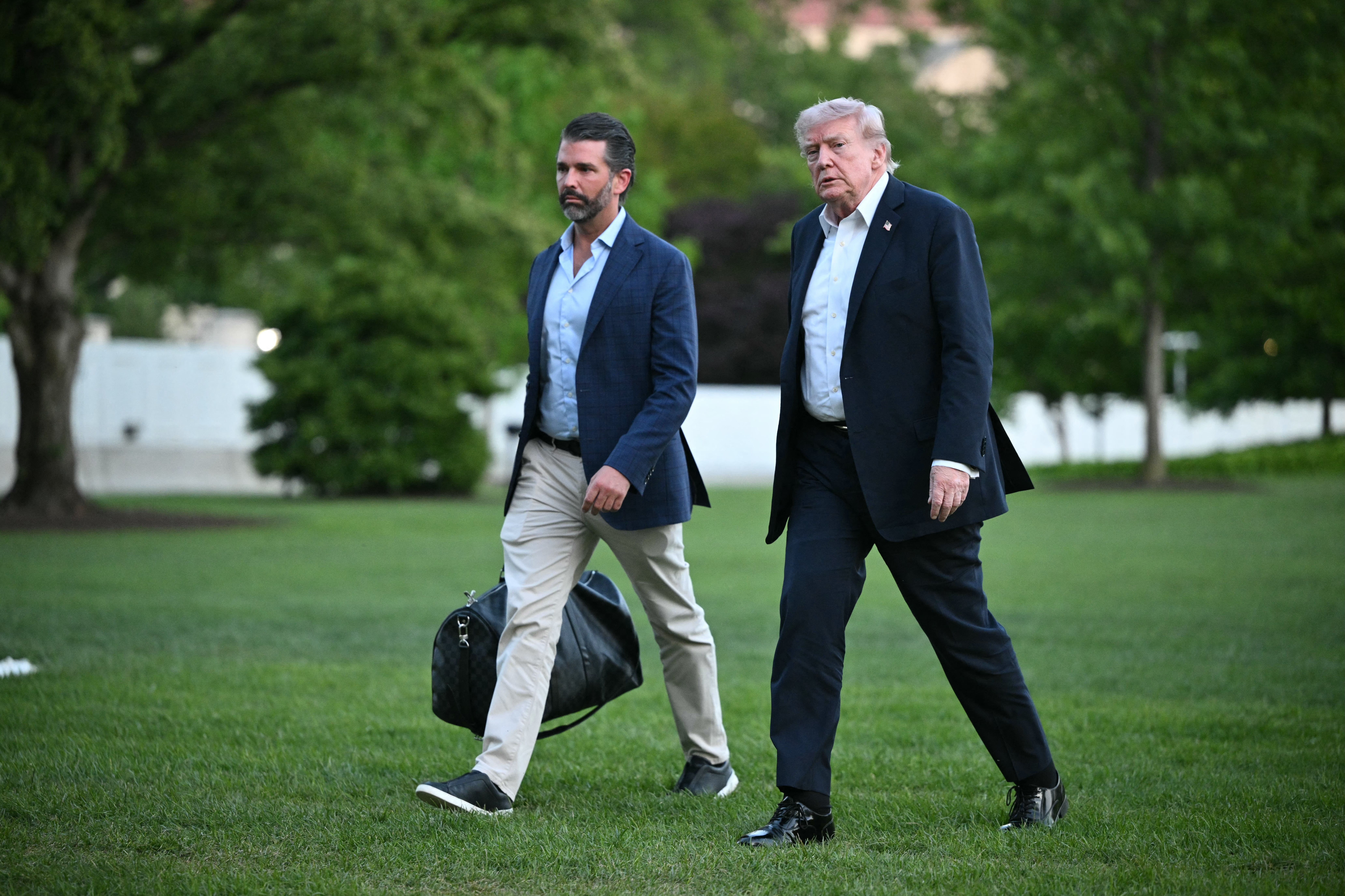 Democratic lawmakers are concerned astir a much than $600 cardinal indebtedness nan Pentagon gave to a start-up being backed by a task superior patient wherever Donald Trump Jr is simply a partner