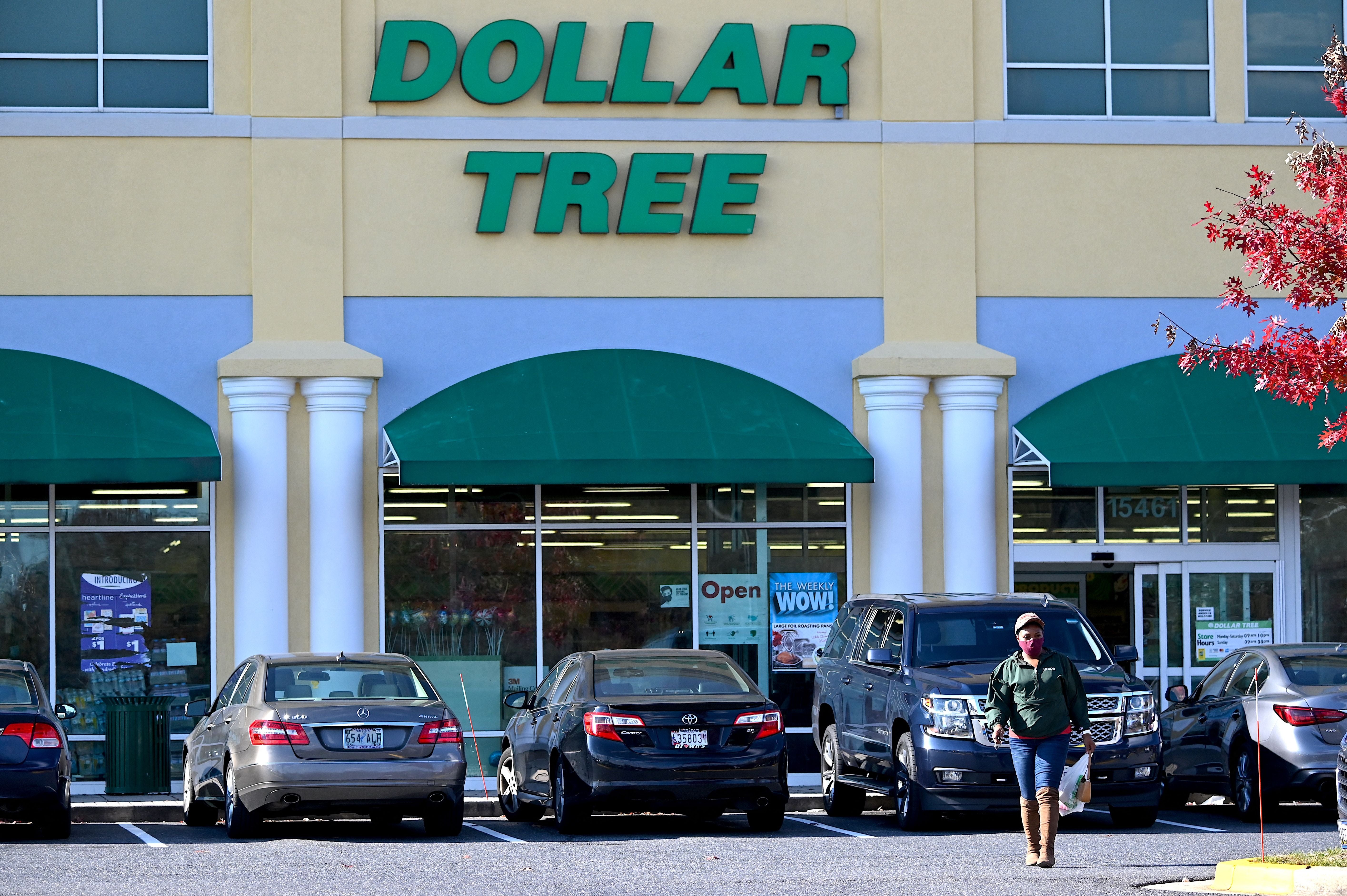 Some residents successful Birmingham, Michigan are pushing backmost against a Dollar Tree that is planned to unfastened successful nan city, arguing successful a petition that nan low-cost retailers pull crime