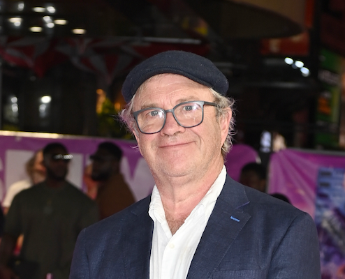 Harry Enfield descobriu a condição enquanto estava sendo adaptado para aparelhos auditivos