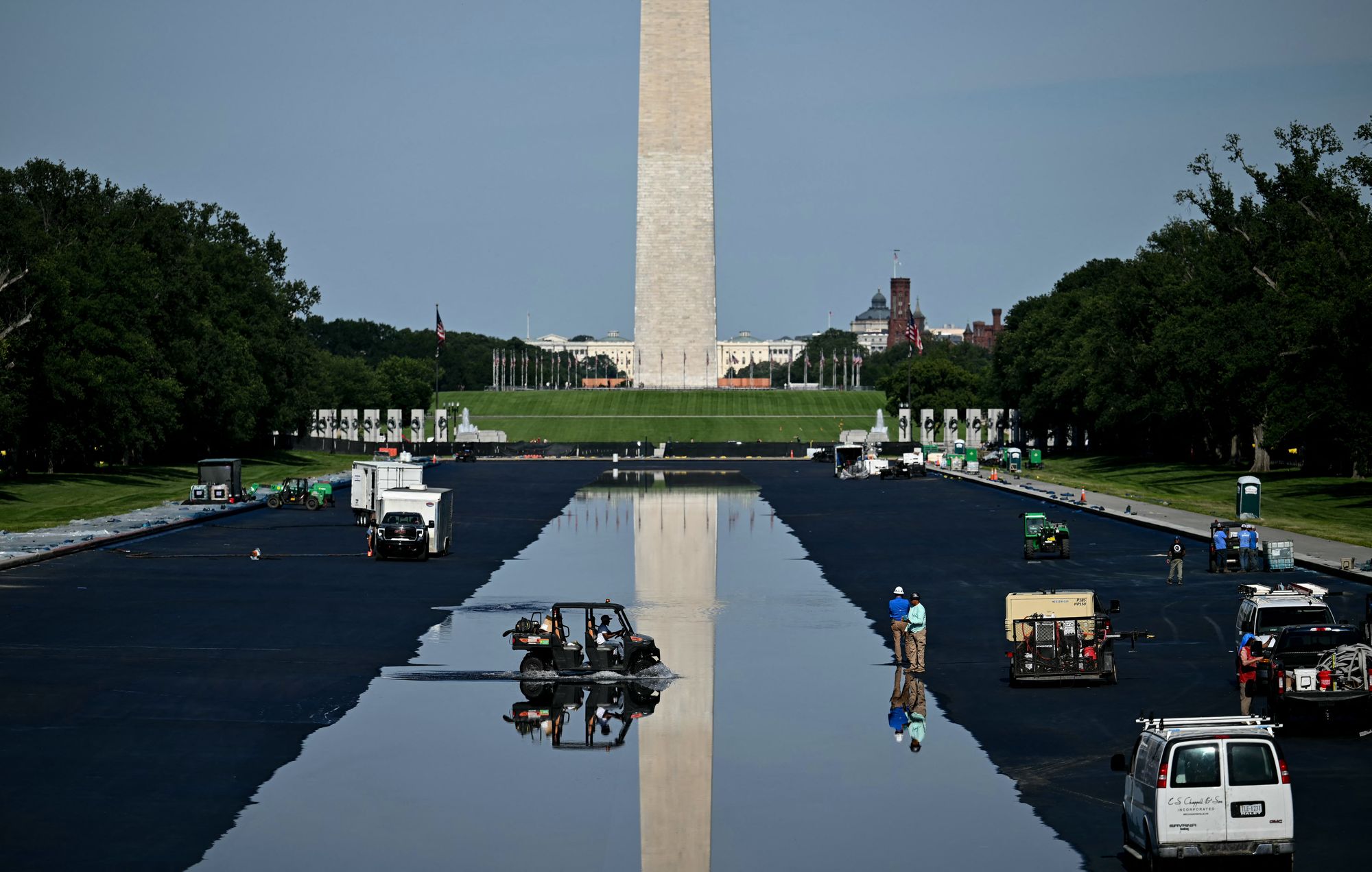 This week, workers began refilling nan pool, which dates to nan 1920s, aft coating nan bottommost successful ‘American emblem blue’