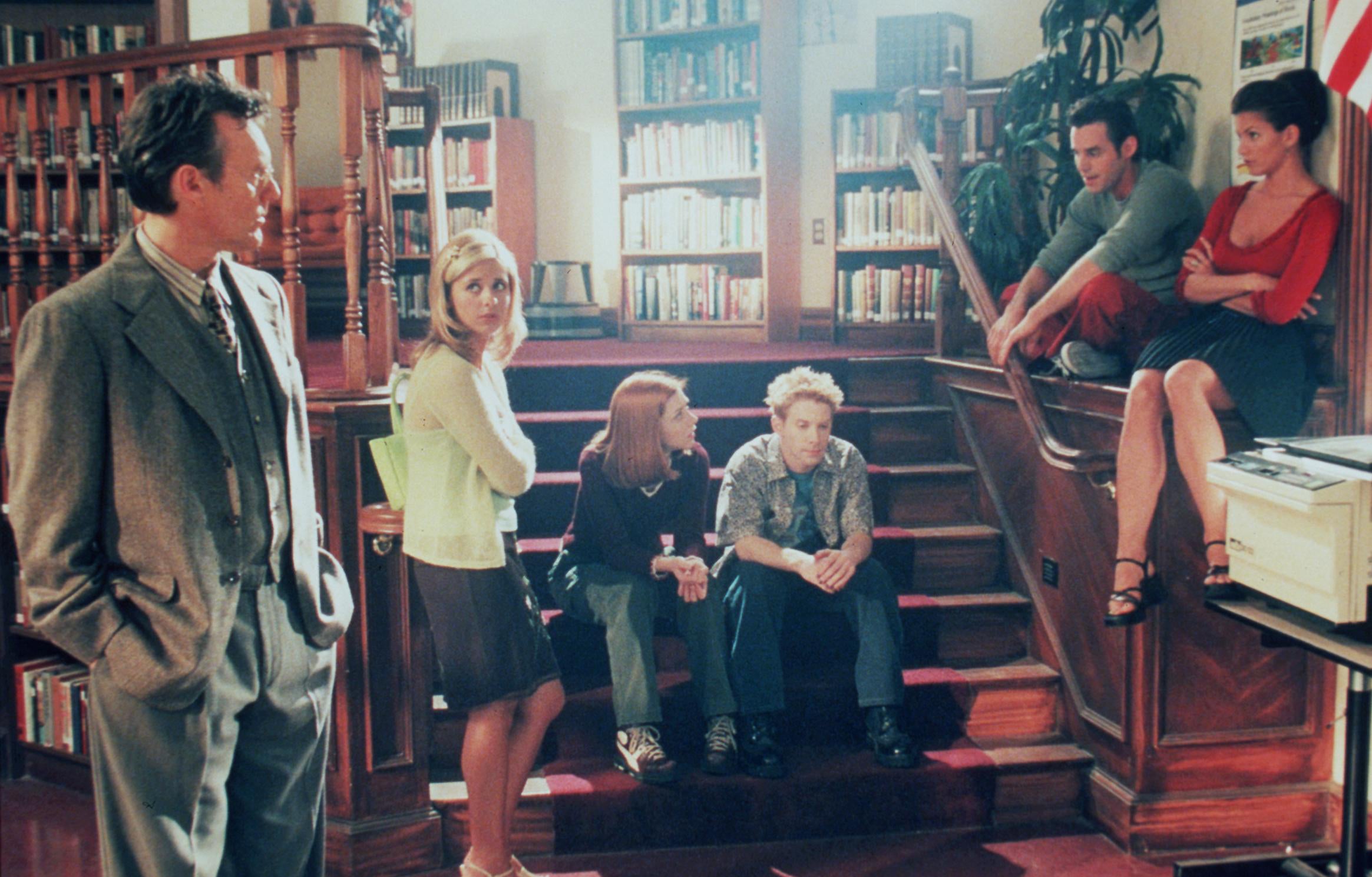 Hoofd (links) met de cast van 'Buffy the Vampire Slayer'