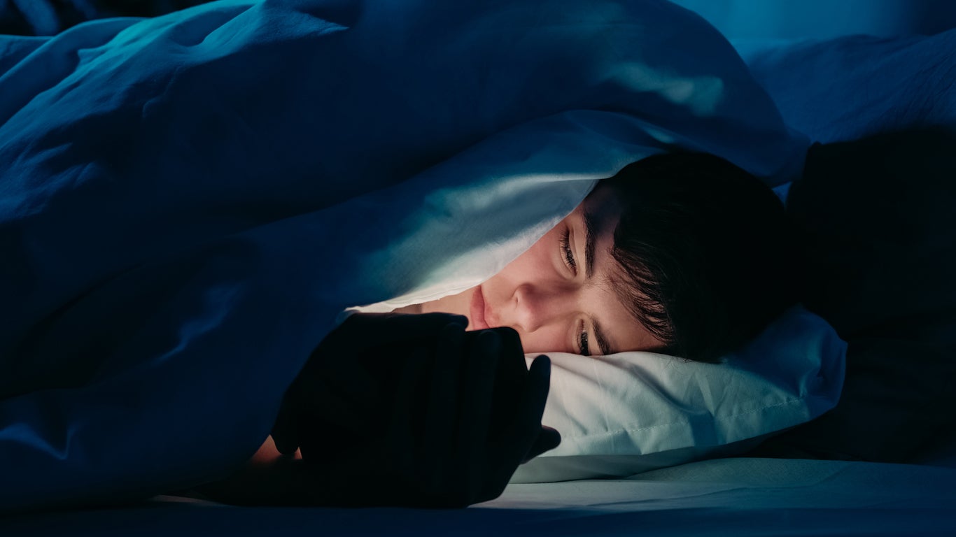 Why scrolling on your phone before bed hurts your sleep more than you realize, according to experts  www.the-independent.com