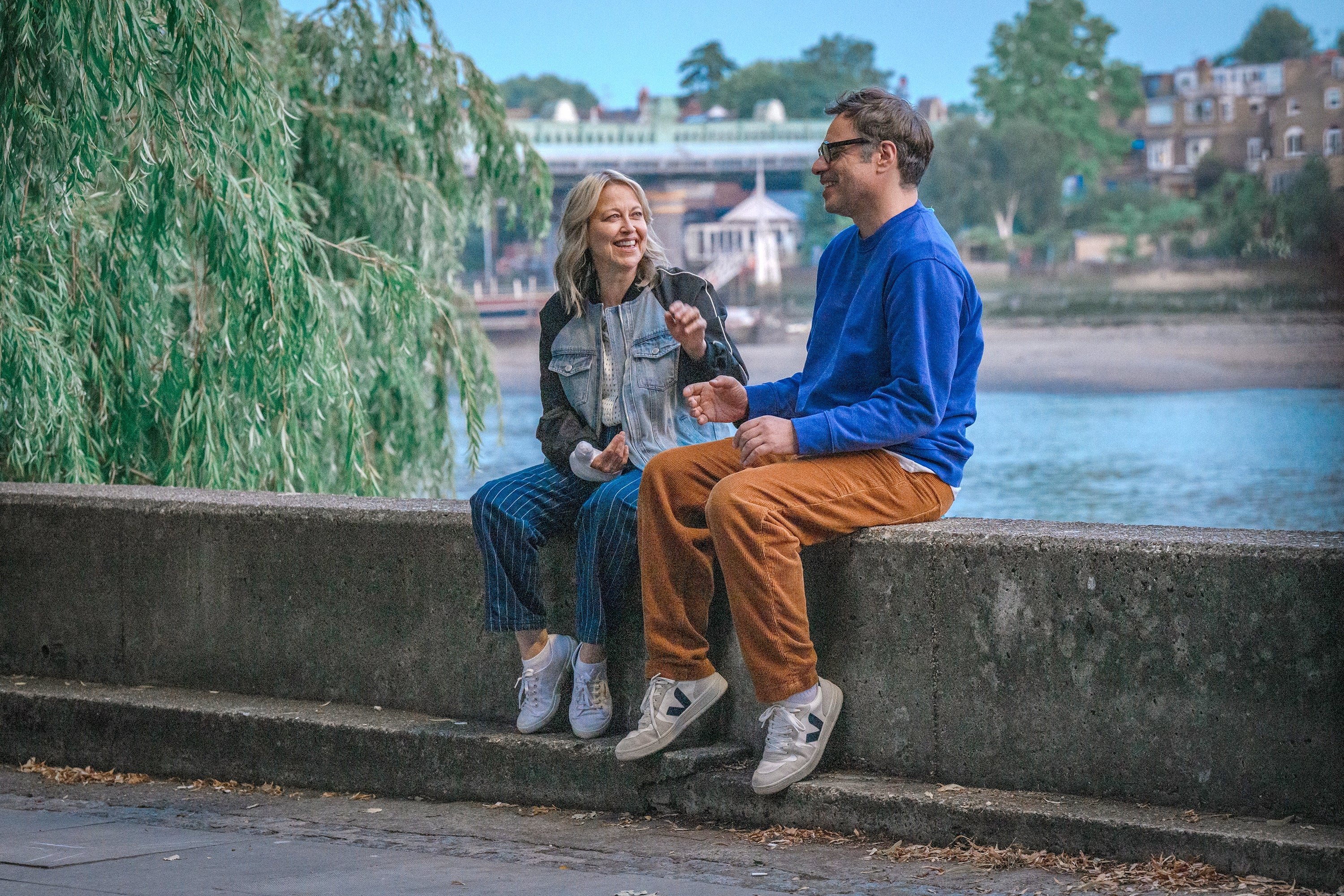 Amigos rivais: Alice (Nicola Walker) e Adam (Clement) na nova série de seis partes