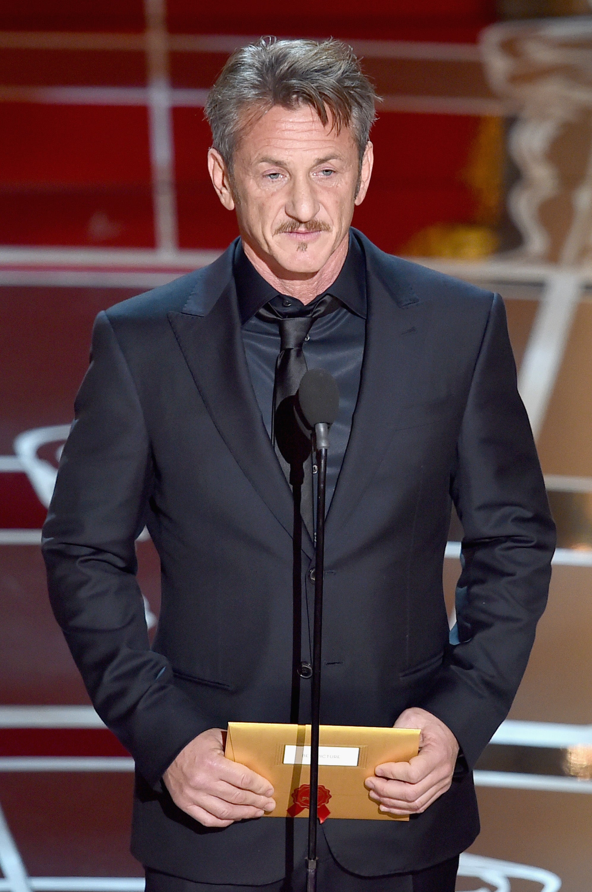 Zijn ervaring bij de Golden Globes eerder dit jaar bezorgde acteur Sean Penn sterke gevoelens over selfies