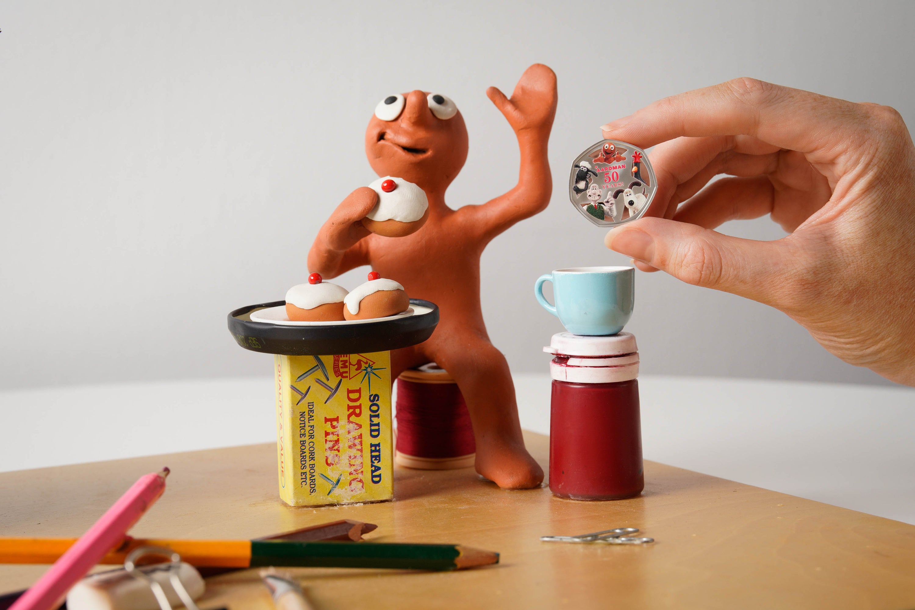 Morph com o novo Royal Mint 50 Years of Aardman 50p.