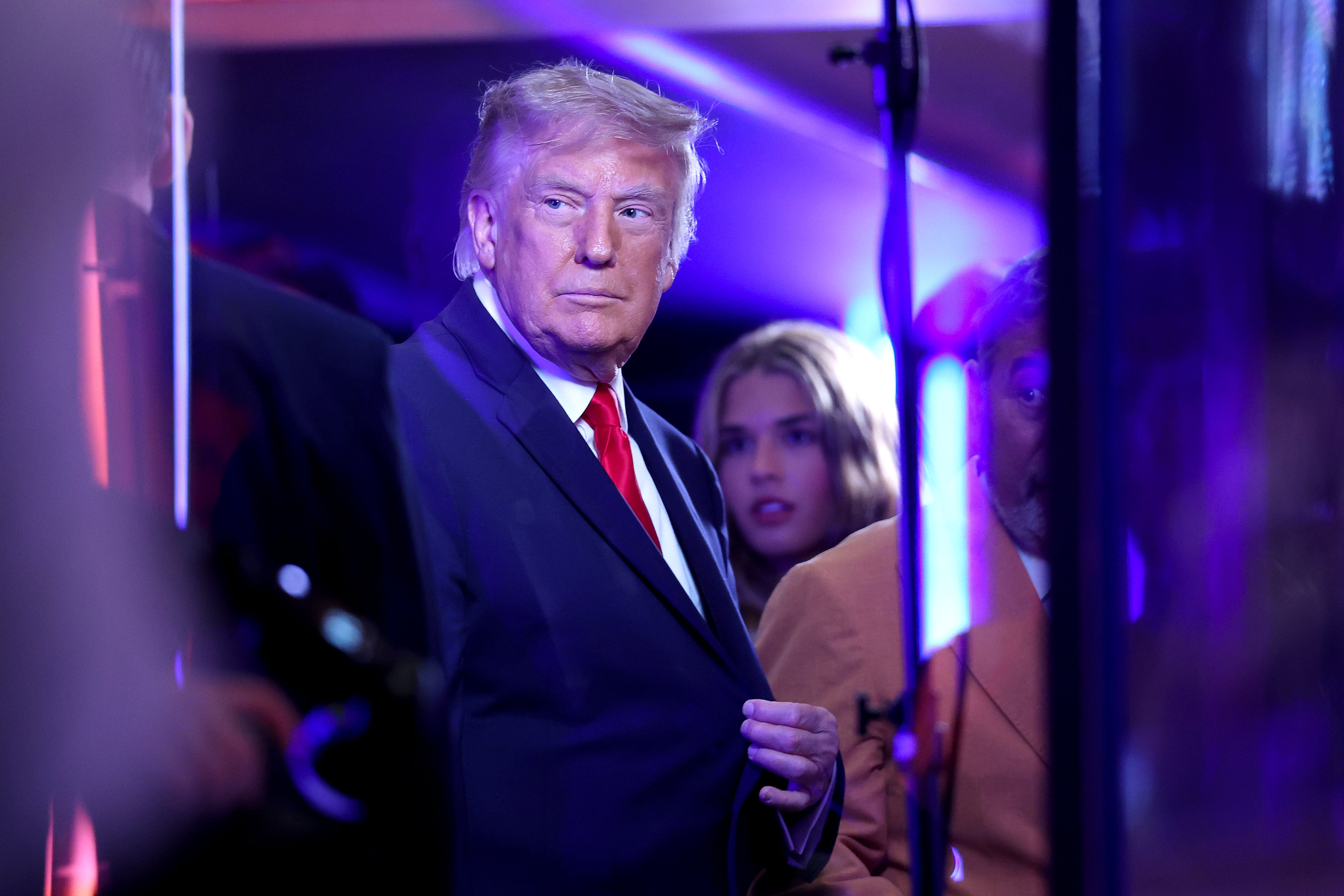 Predsjednik Donald Trump bio je glasno izviždan u ponedjeljak navečer dok je gledao NBA finale uživo iz Madison Square Gardena u New Yorku, gdje su njegovi rodni New York Knicksi igrali protiv San Antonio Spursa