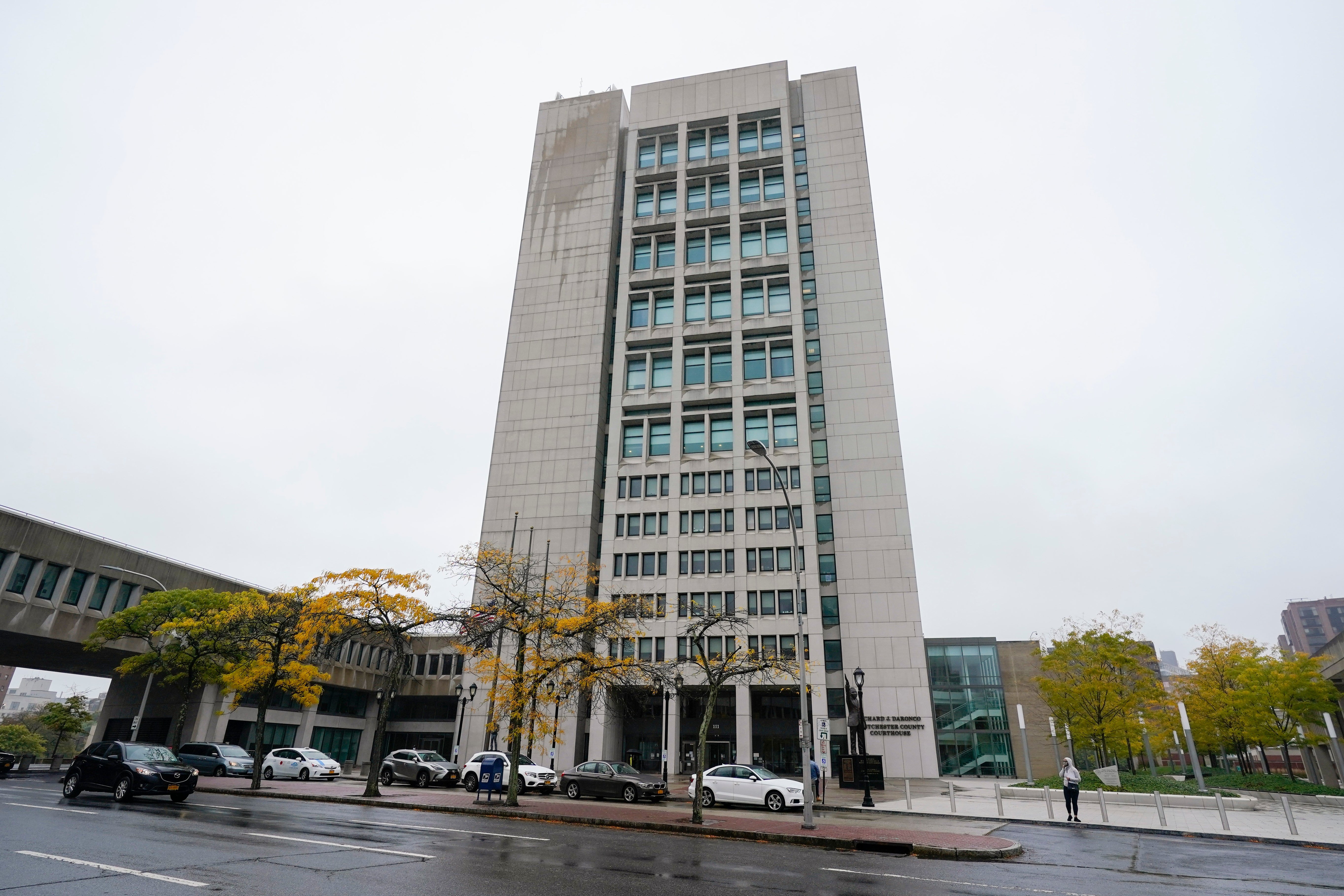 Pedestrians walk nan Richard J. Daronco Westchester County Courthouse