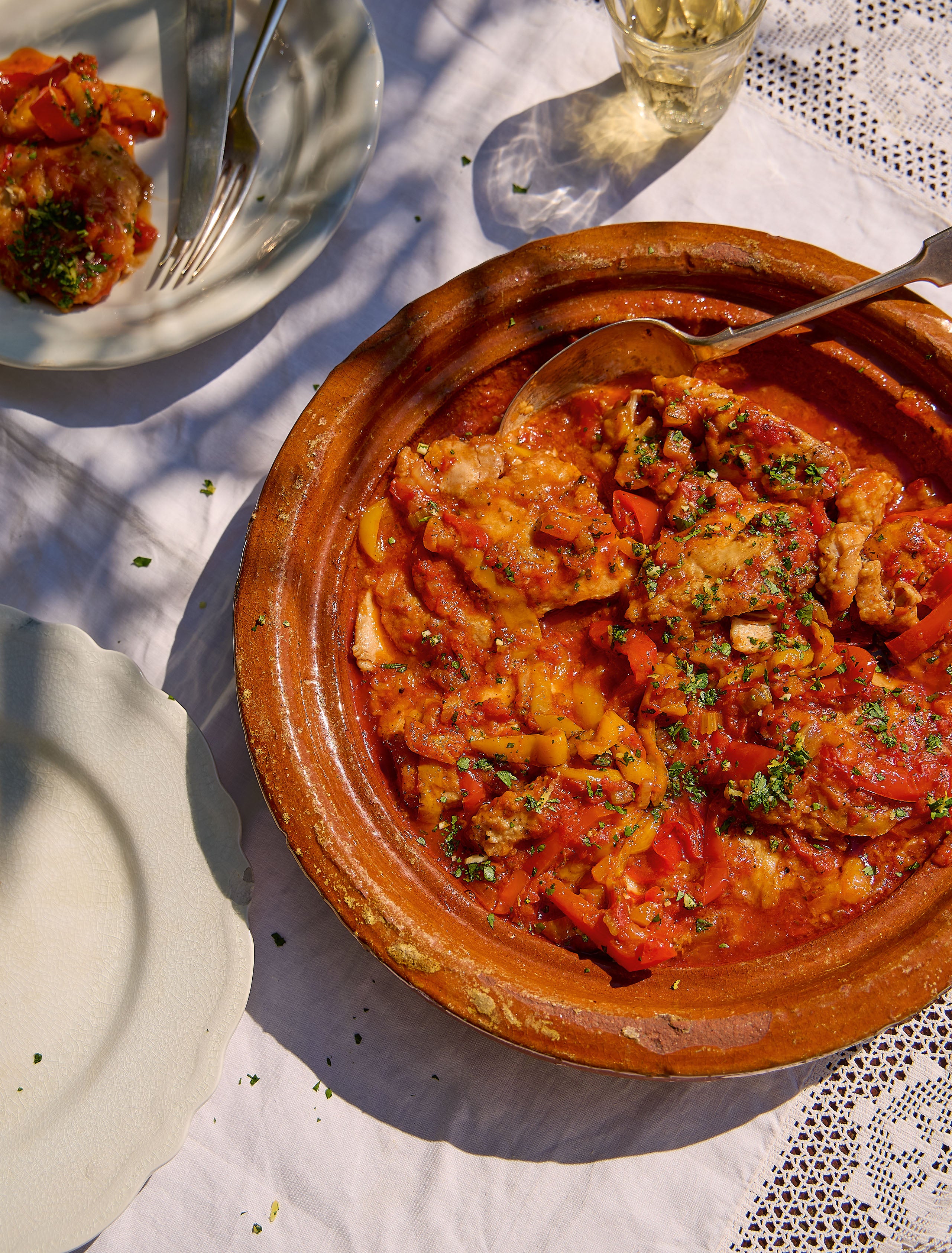 Un clásico romano diseñado para alimentar una mesa llena de gente hambrienta