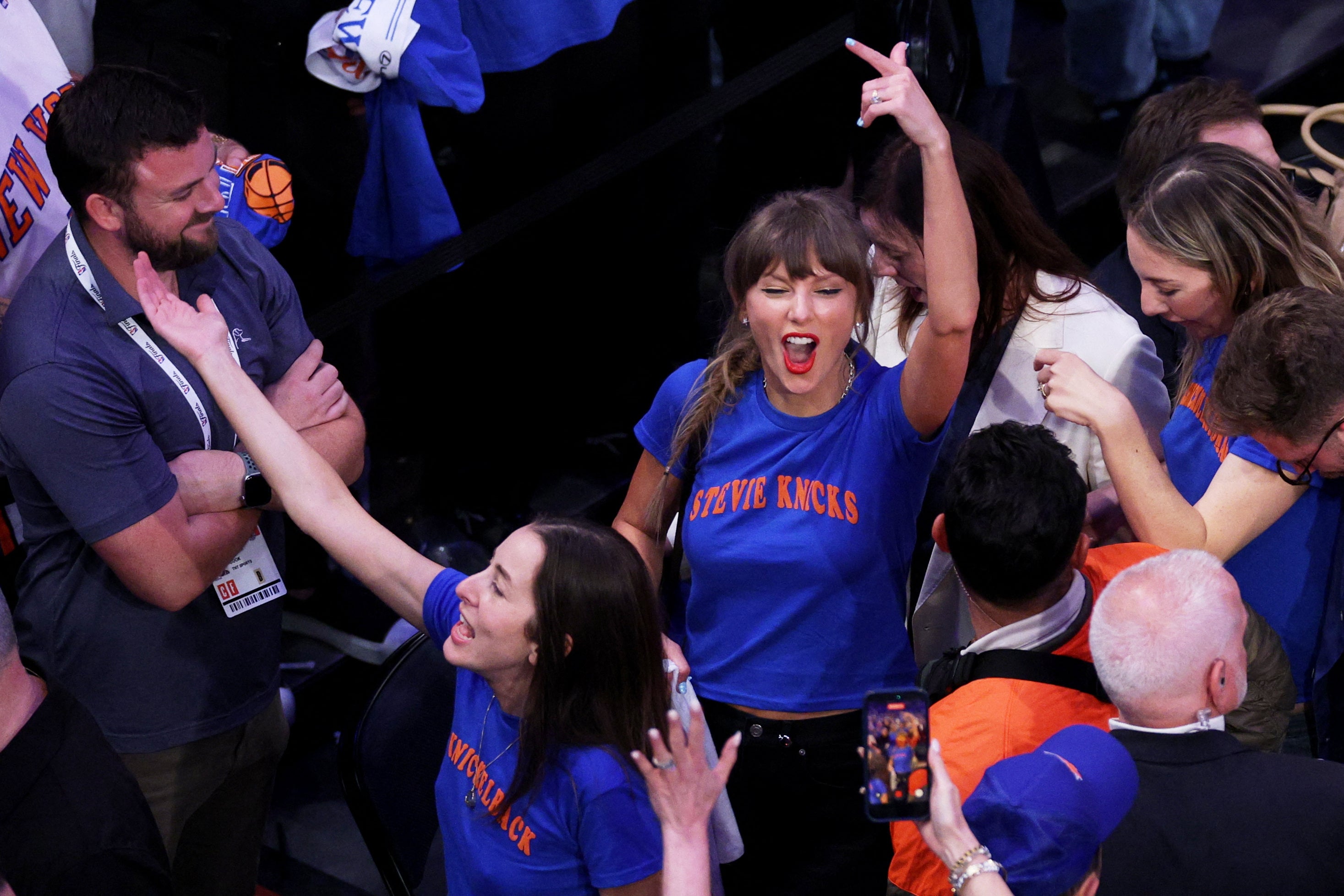 Swift recently sat courtside at Game 4 of the NBA championships between the Knicks and the San Antonio Spurs
