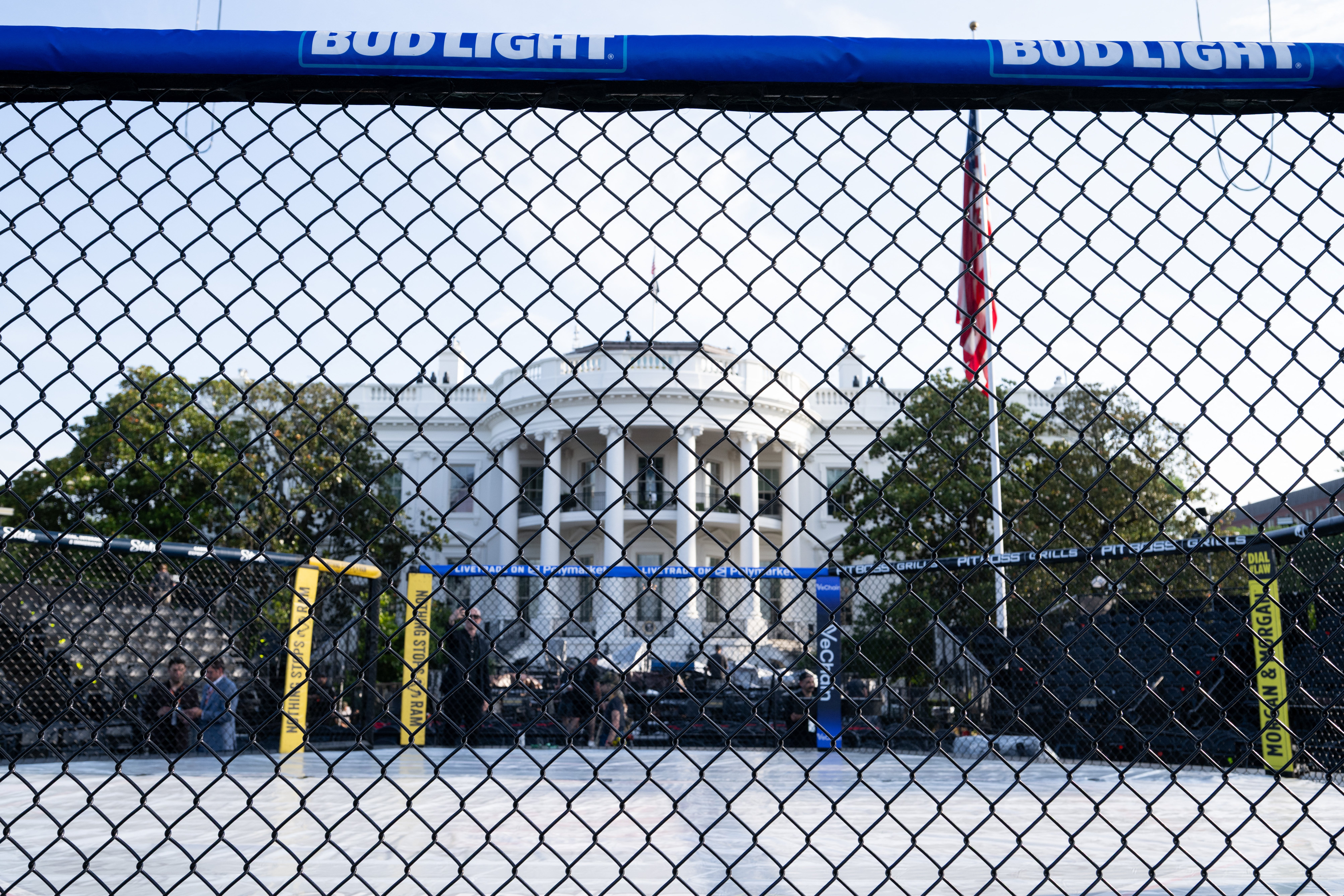 Bud Light is sponsoring nan upcoming UFC conflict astatine nan White House, contempt MAGA erstwhile boycotting nan marque complete a ‘woke’ business pinch a transgender influencer