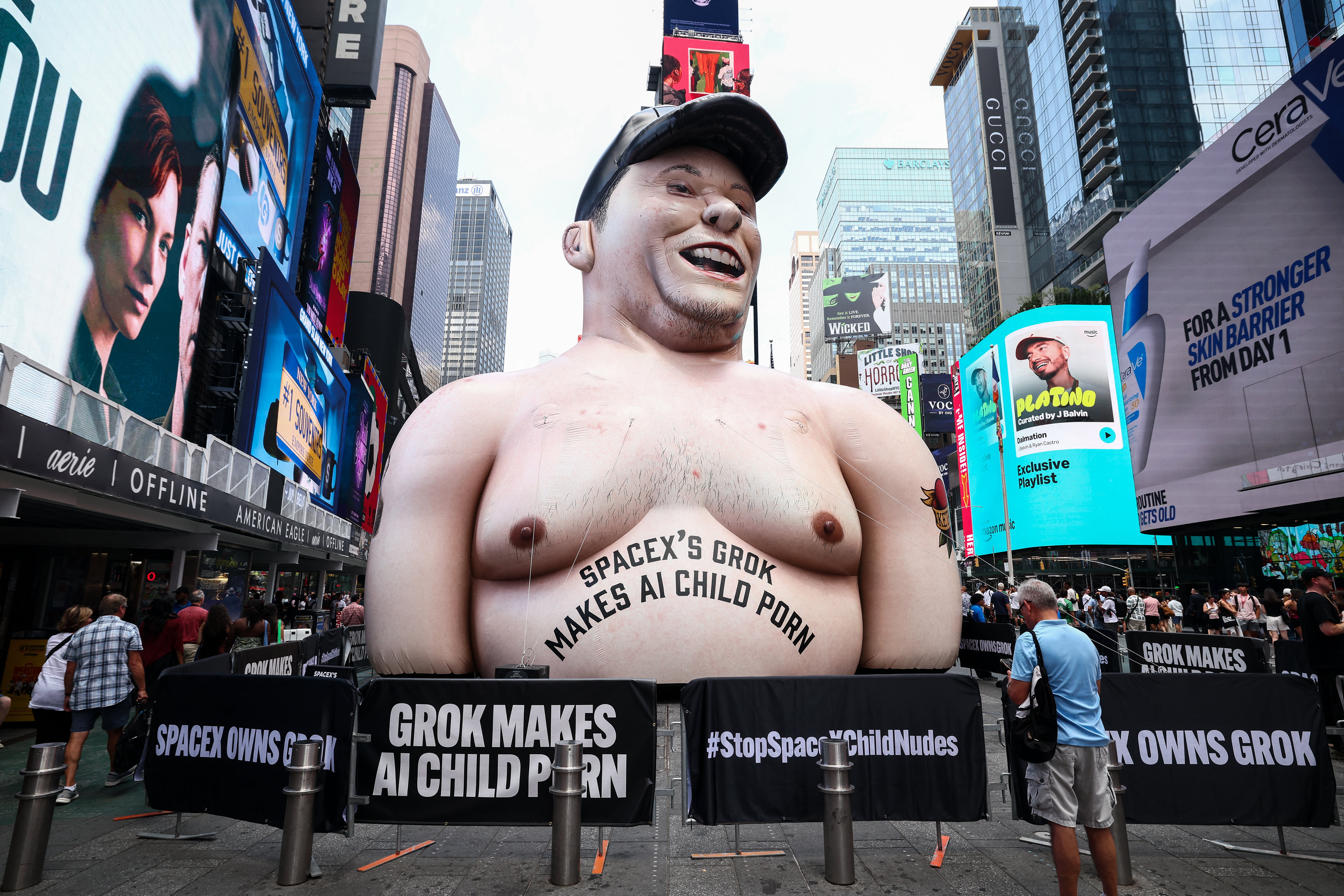 A elephantine inflatable effigy of Elon Musk has appeared successful Times Square, up of SpaceX's IPO connected Friday