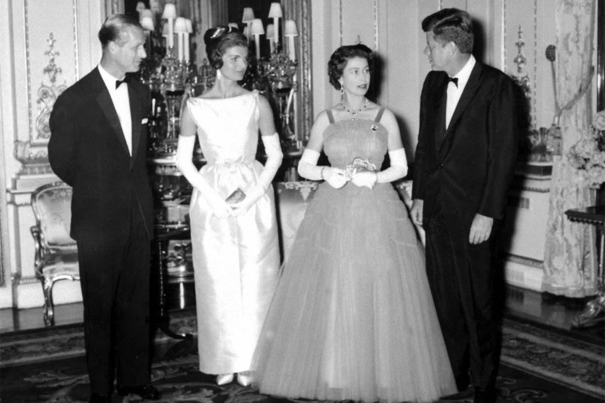 Jackie Kennedy’s blunt two-word critique of Queen Elizabeth’s hairstyle revealed in new book Jackie Kennedy’s blunt two-word critique of Queen Elizabeth’s hairstyle revealed in new book