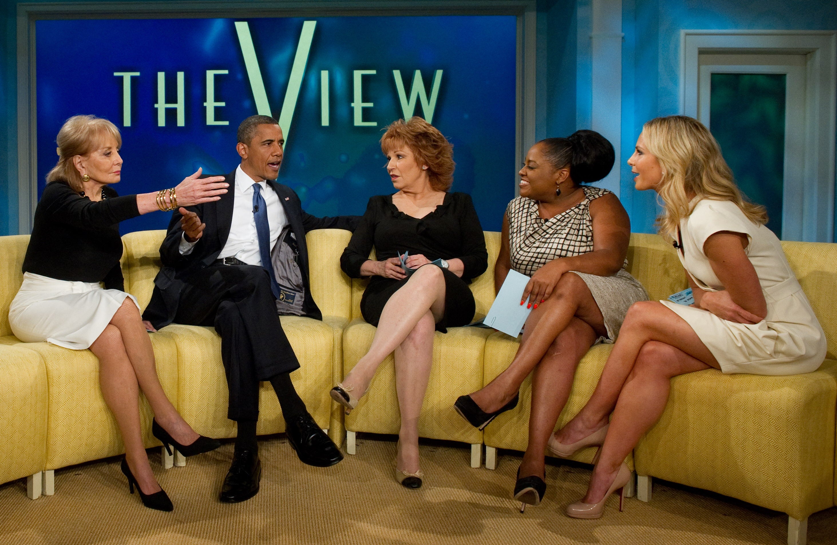 Hasselbeck, 49 anos, foi a voz conservadora do The View de 2003 a 2013 e afirma que foi demitida do programa depois de ser informada de que ele estava seguindo uma “direção menos política”.