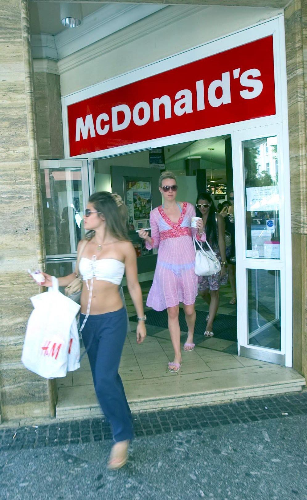 Carly Zucker (girlfriend of Joe Cole), Vanessa Peroncel (girlfriend of Wayne Bridge) and Lisa Roughead (girlfriend of Michael Carrick) in Baden-Baden in 2006