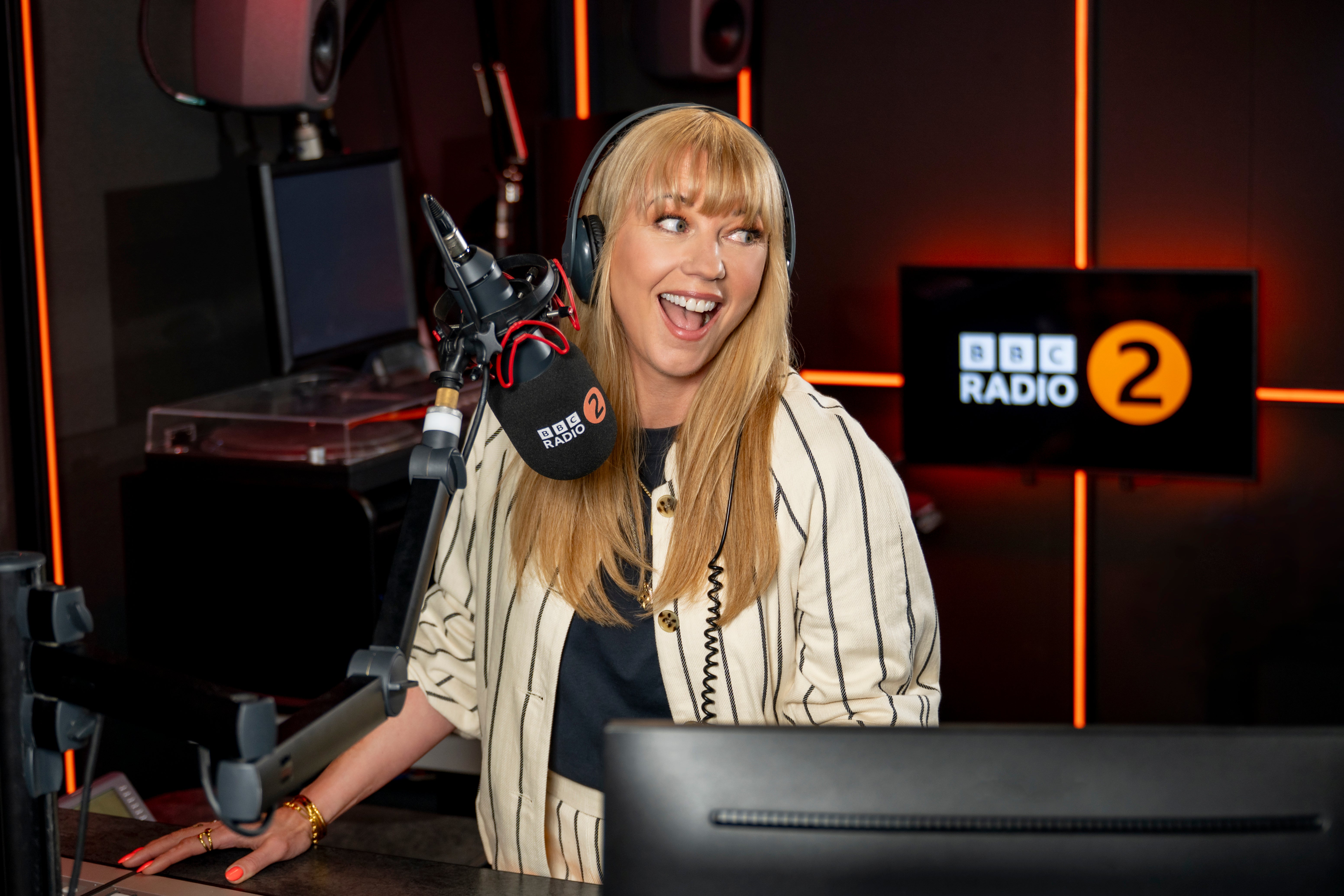 Sara Cox assume como apresentadora do programa de café da manhã da BBC Radio 2 em julho