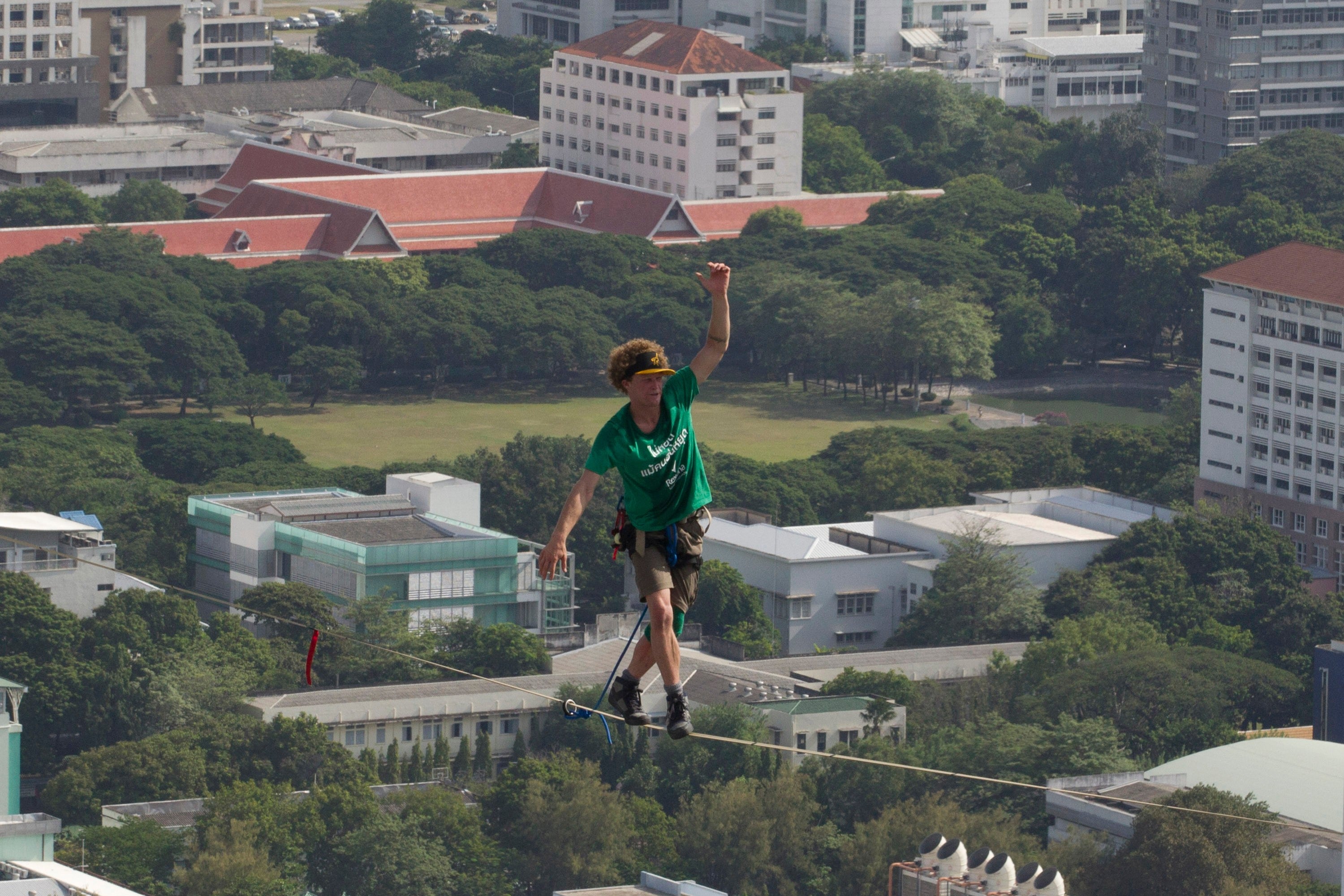 Lewis besides excelled successful nan niche disciplines of slacklining and tricklining, which harvester elements of high-wire stepping pinch aerial acrobatics, often astatine perilous elevations