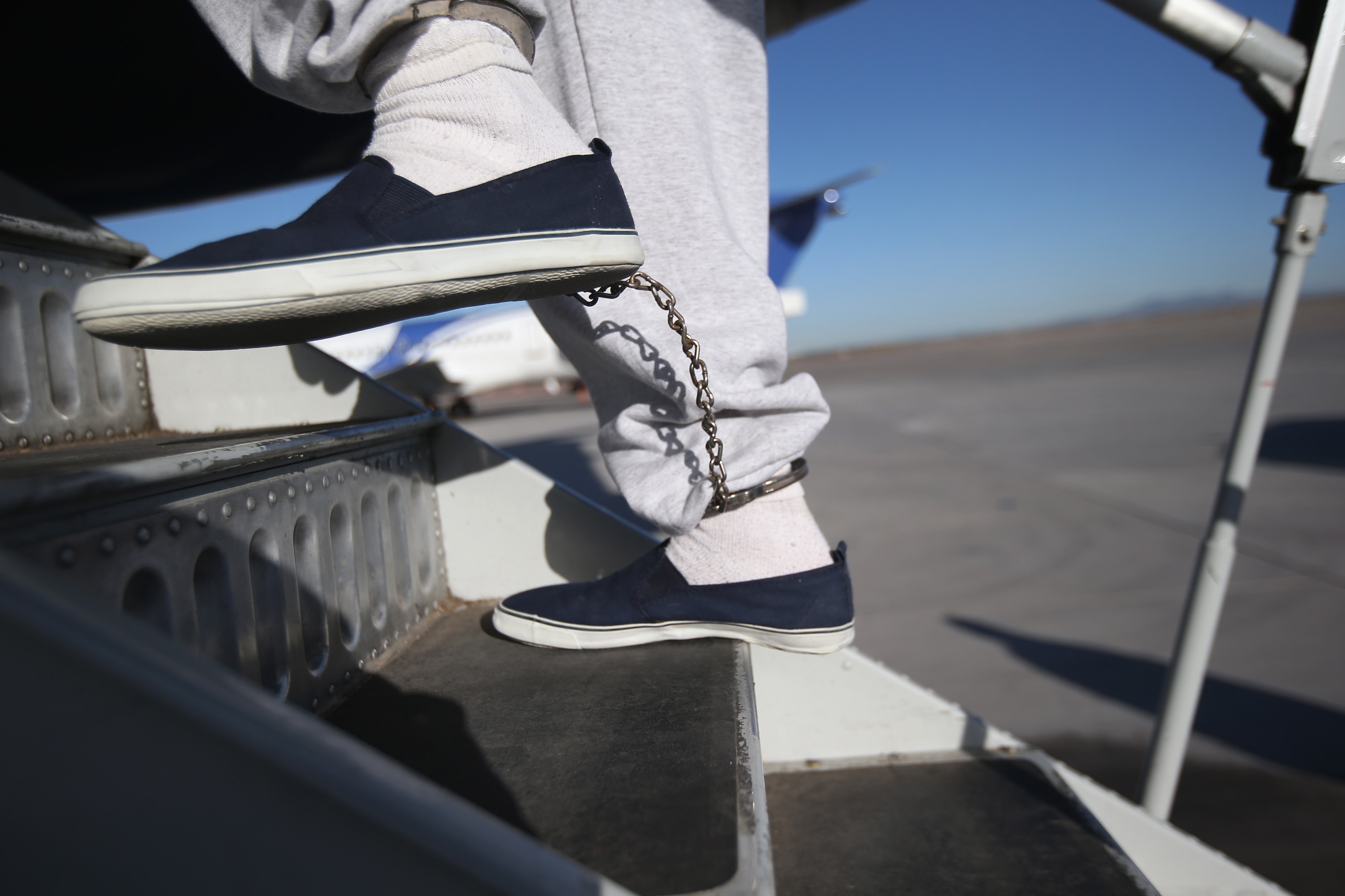 In her complaint, whistleblower Arianne Campbell says she raised 'multiple' concerns to higher-ups astir crews ignoring FAA regulations, specified arsenic failing to behaviour required compartment checks during takeoff and landing, vulnerability to communicable diseases, and 'unclear information procedures for emergency evacuations'