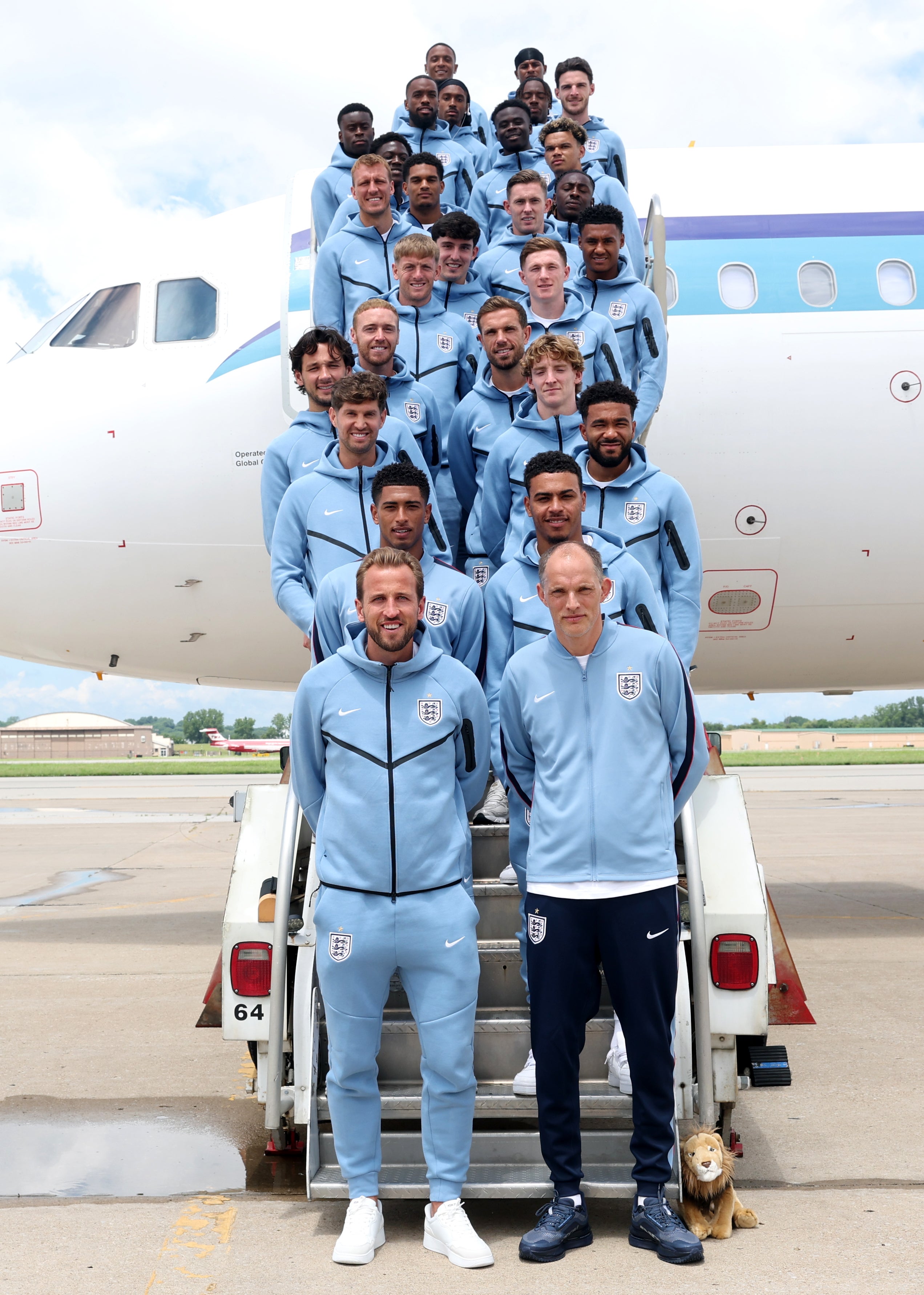 The Three Lions donned baby blue for their arrival in Kansas City
