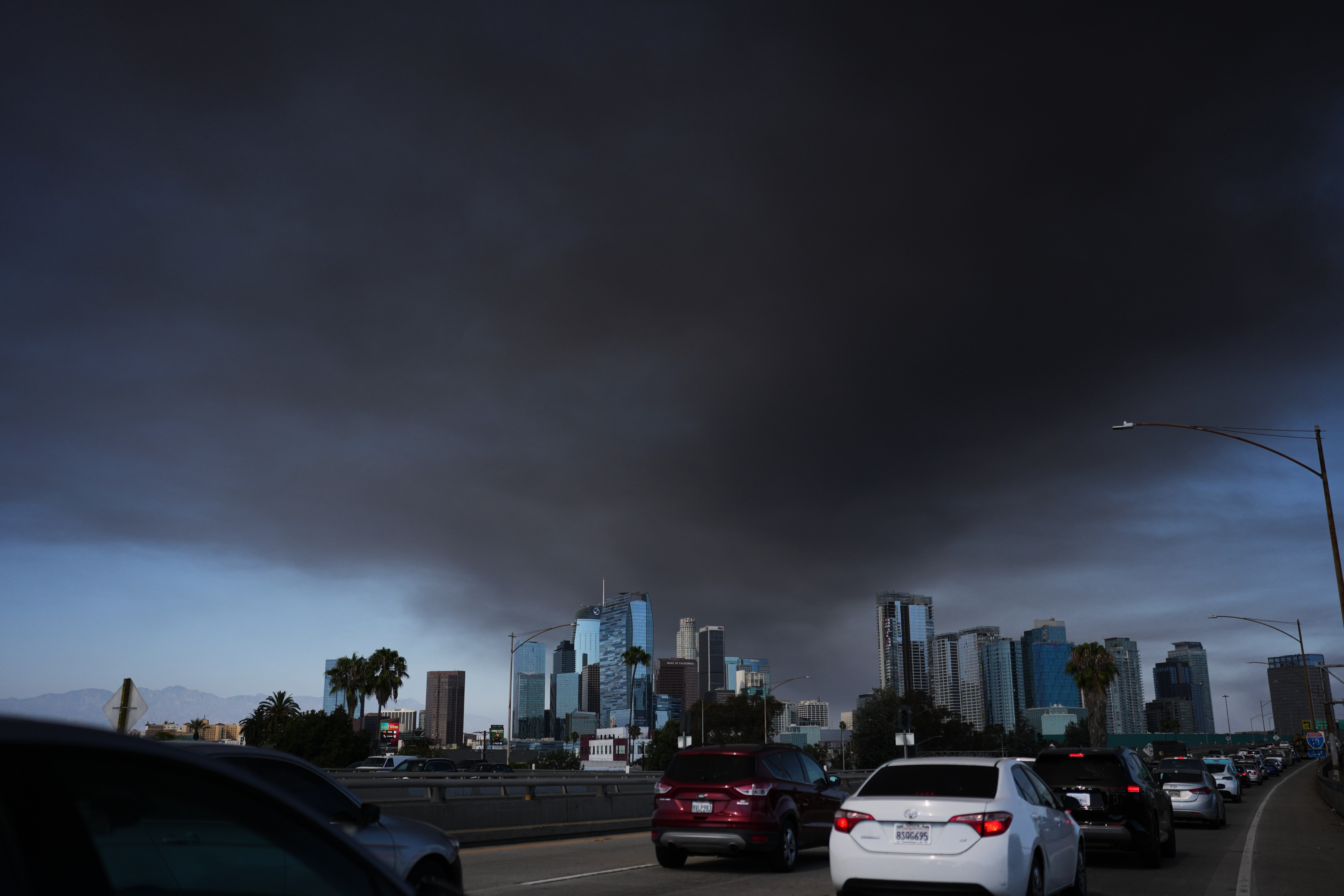 A occurrence astatine a monolithic storage blackened nan skies adjacent downtown Los Angeles connected Wednesday afternoon, prompting shelter-in-place orders successful nan area owed to hazardous aerial conditions.