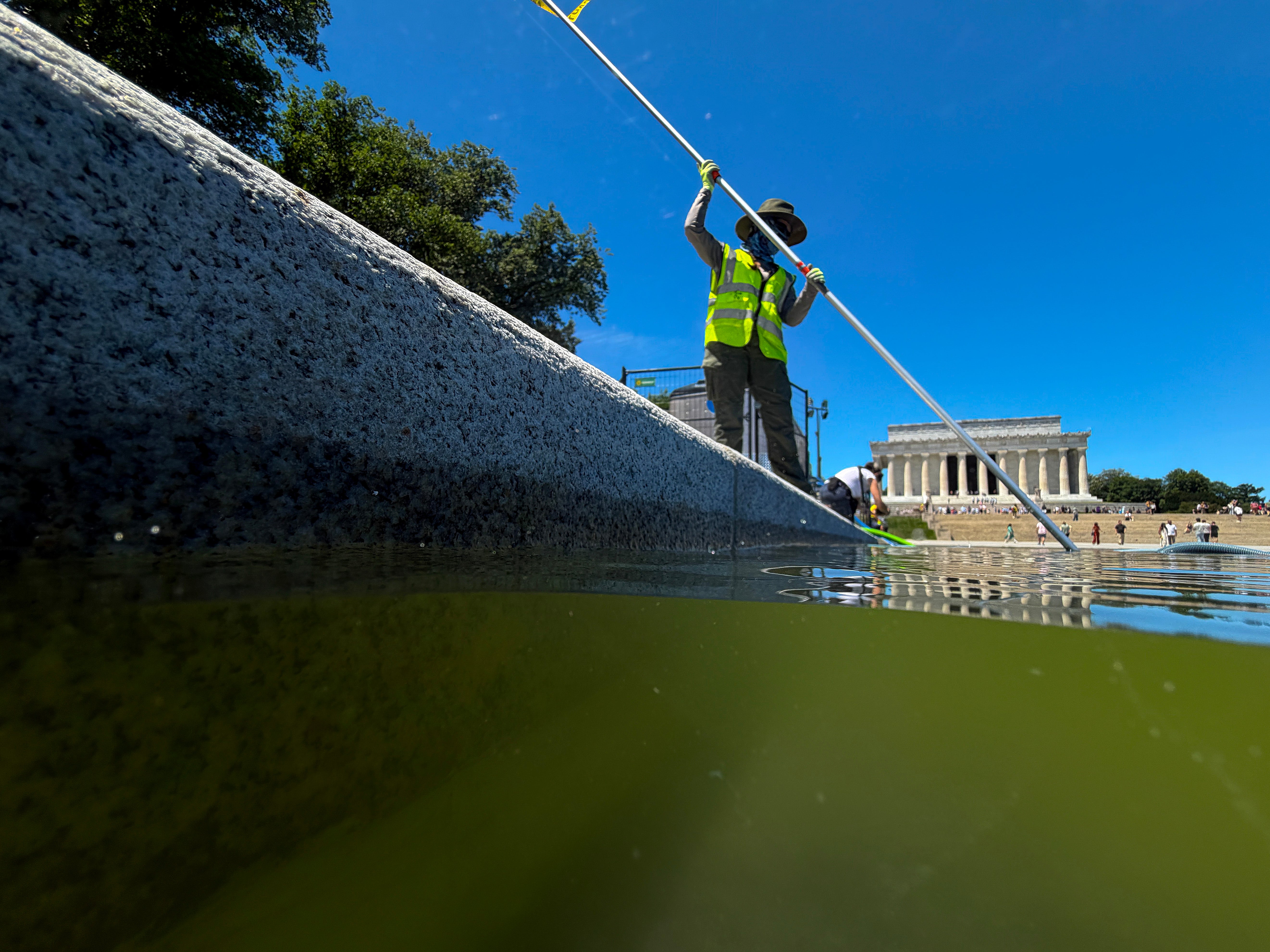 The Trump management has branded nan algae cleanup cognition successful nan Lincoln Memorial Reflecting Pool a ‘regional and nationalist priority’ successful an email to unit up of July 4 celebrations, according to a report