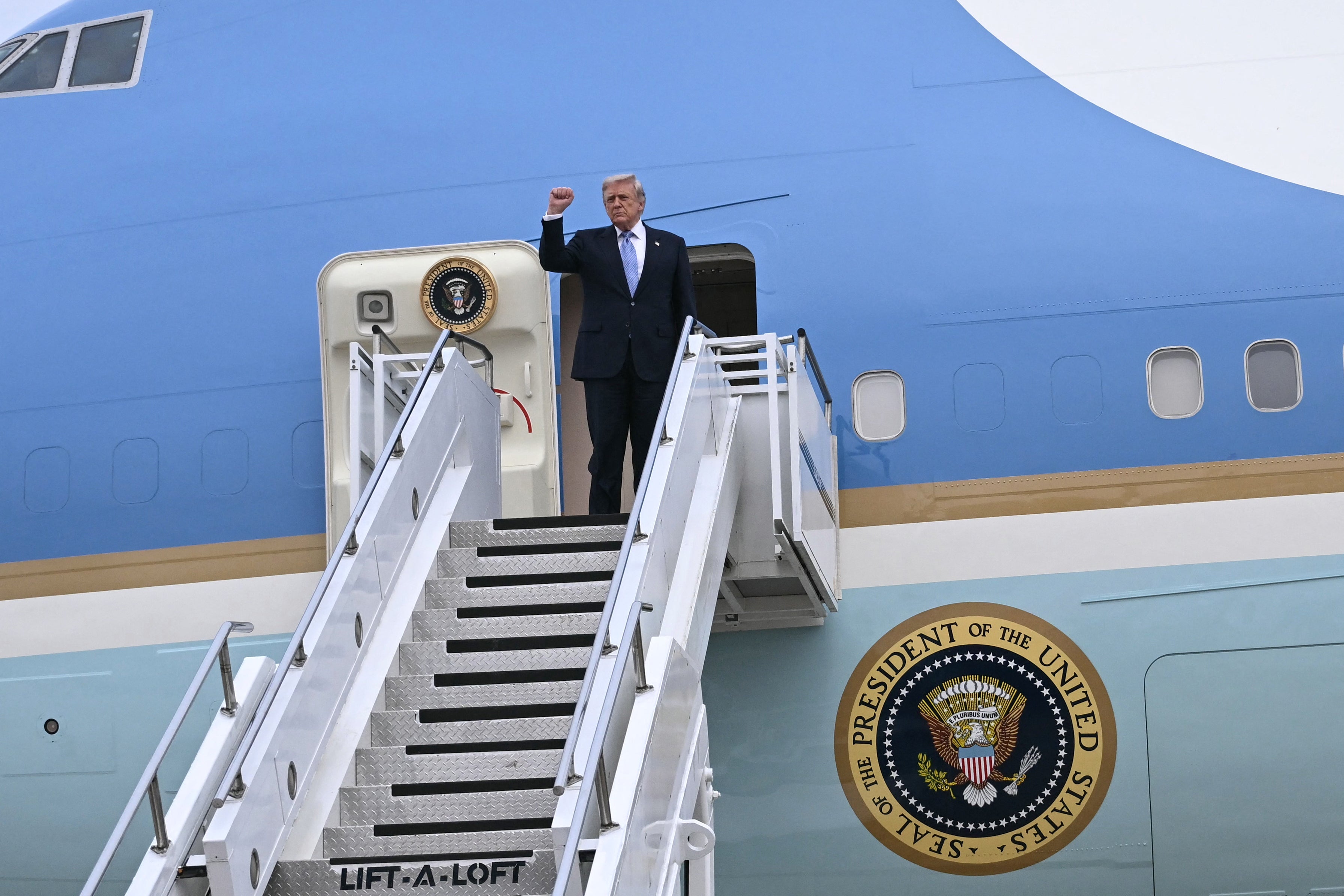 Palm Beach International Airport has been flooded pinch dozens of angry messages—including a explosive threat—over a measure that renamed nan installation aft President Donald Trump