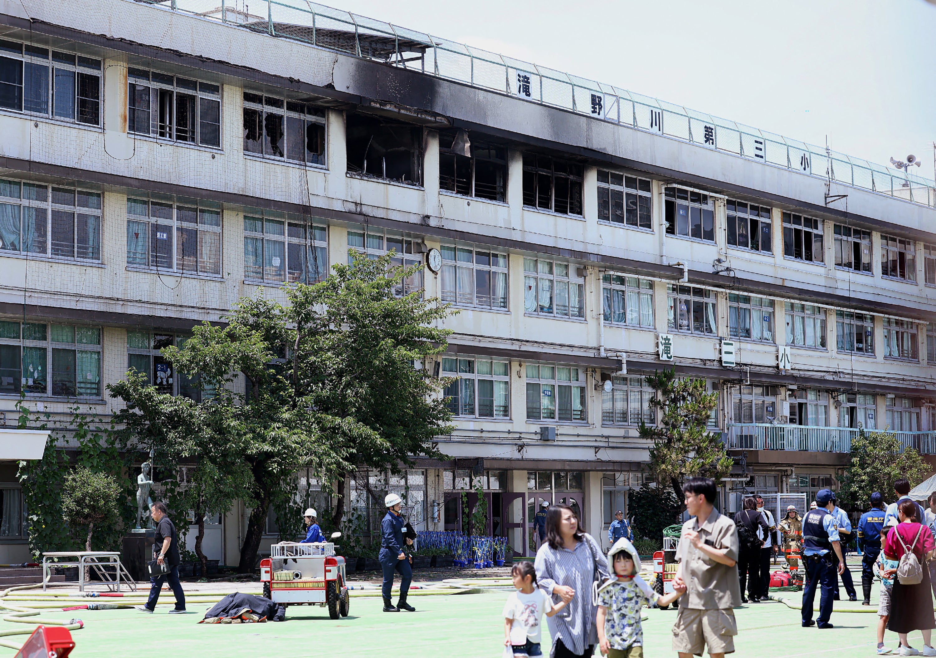 The elementary school where a fire broke out on the fourth floor in Tokyo