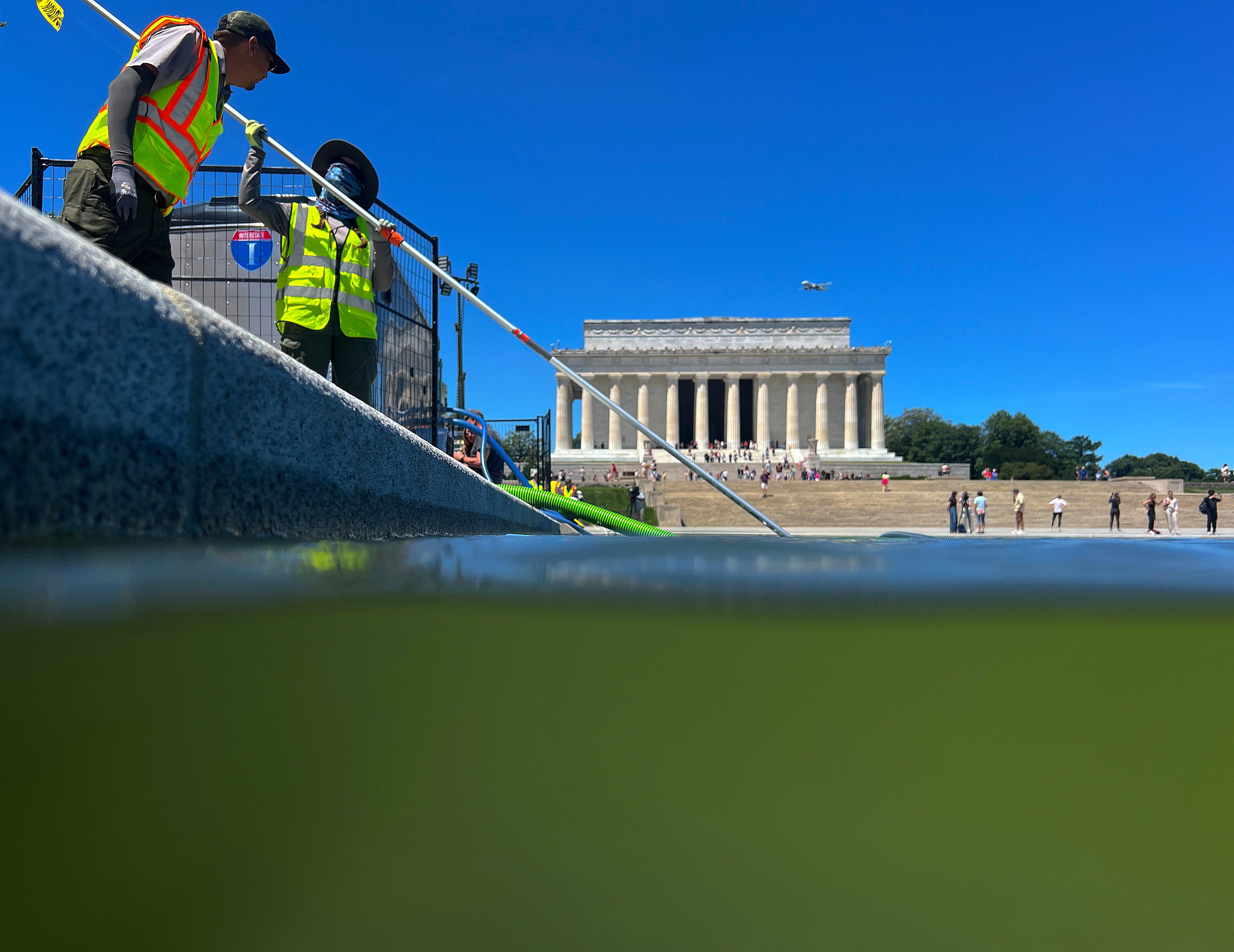 This spring, a Trump-linked institution won a no-bid statement to cleanable nan Reflecting Pool. Now, nan woody is coming nether scrutiny aft algae overtook nan basin, according to a caller report